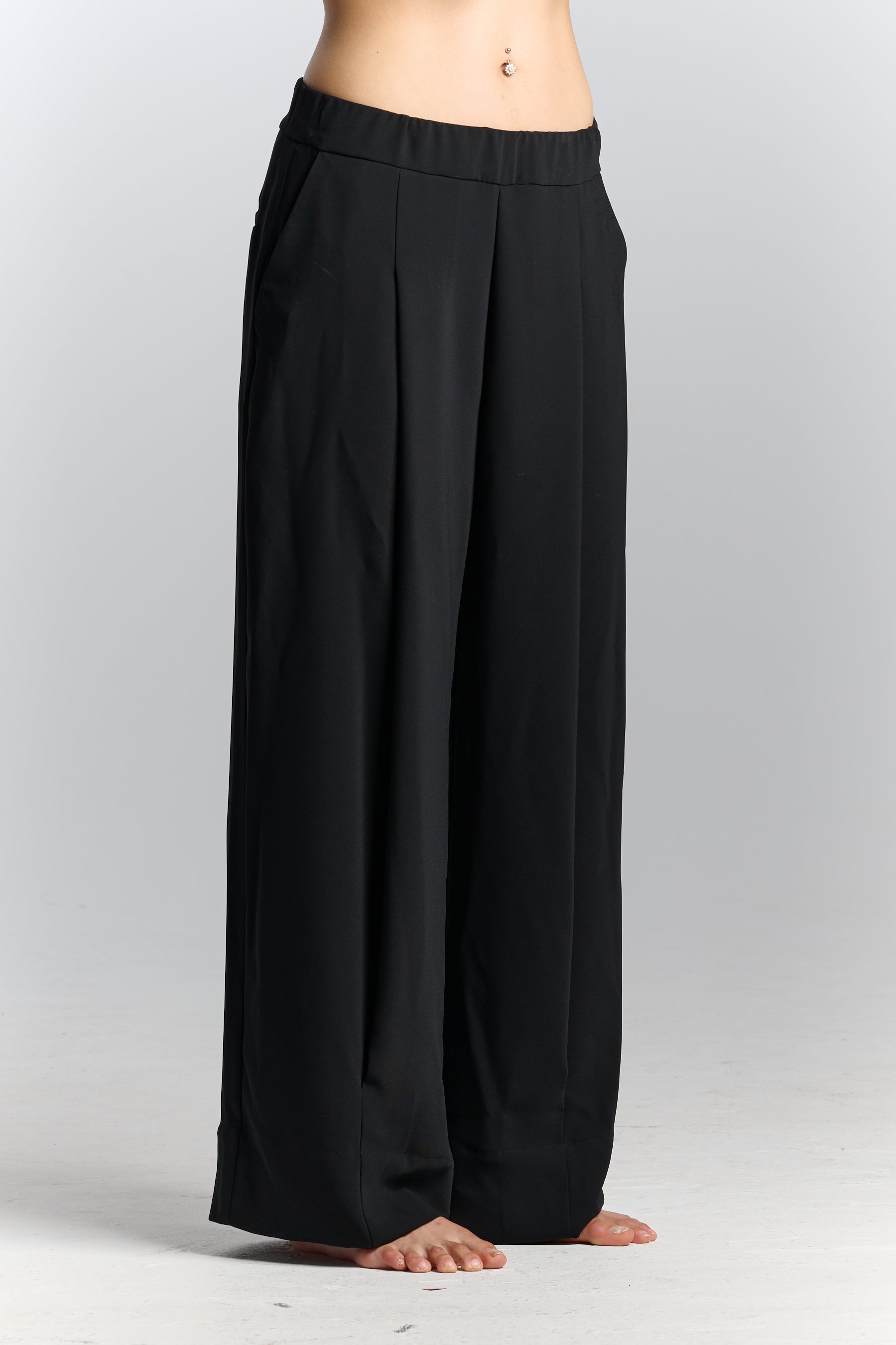 PLEATED PANTS WITH POCKETS