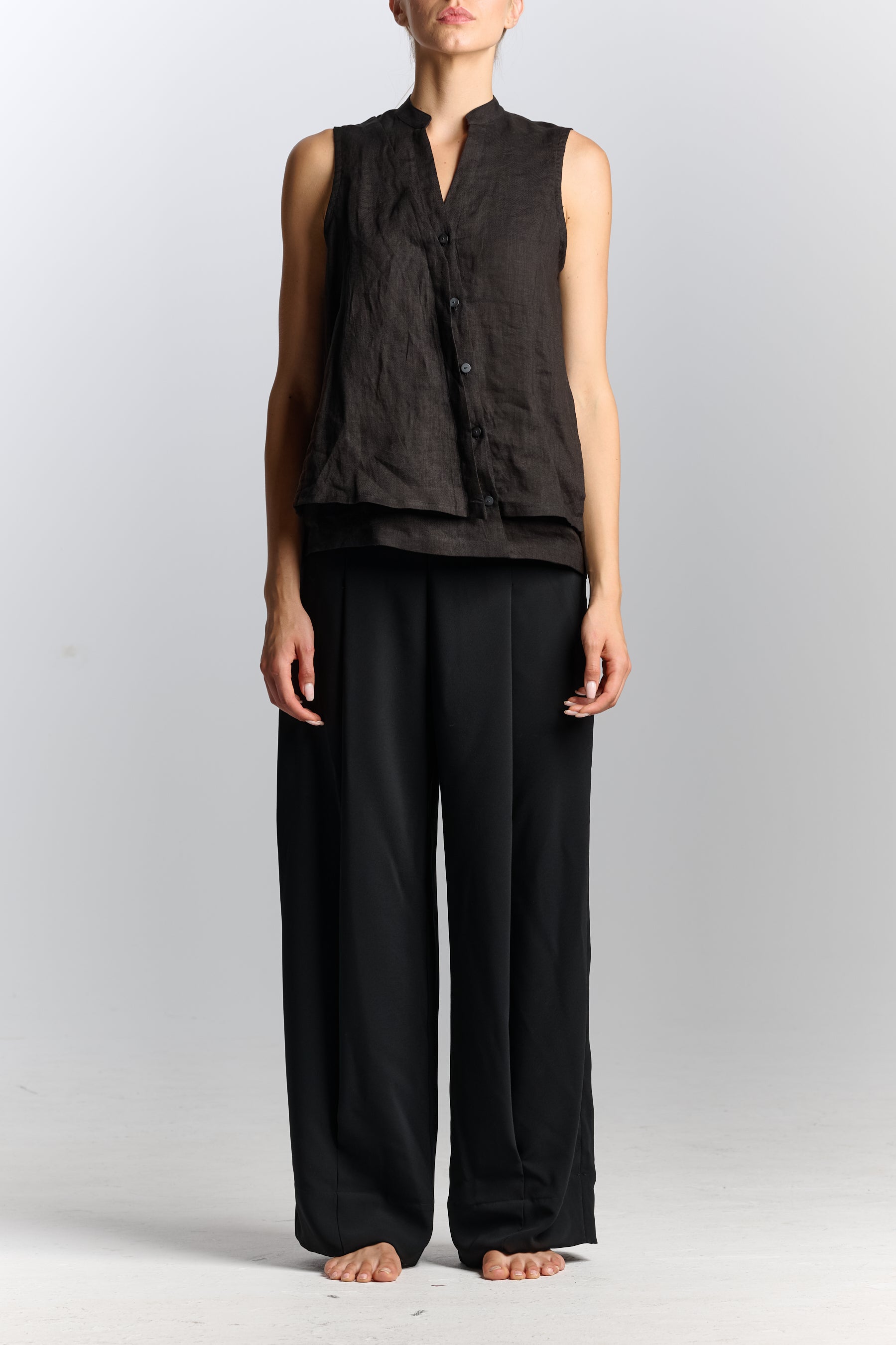 SLEEVELESS LINEN ASYMMETRICAL SHIRT