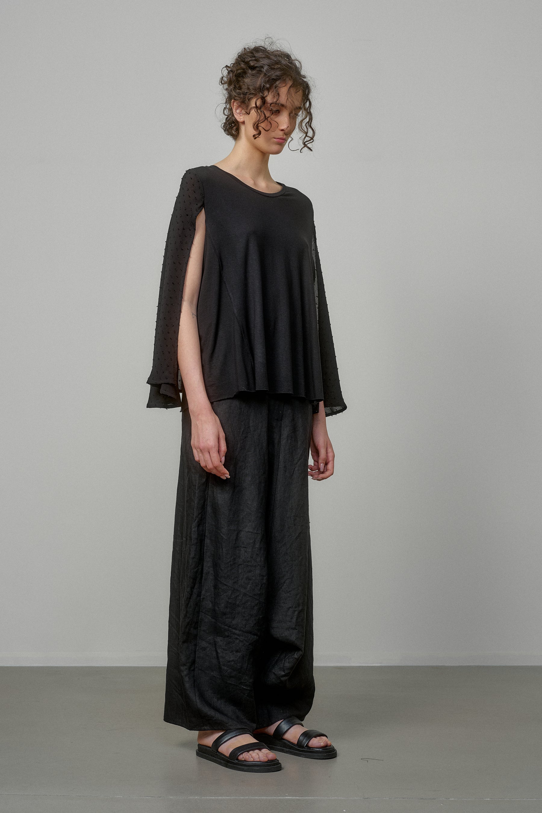 SLEEVELESS BLACK CAPE TOP WITH TEXTURED BACK