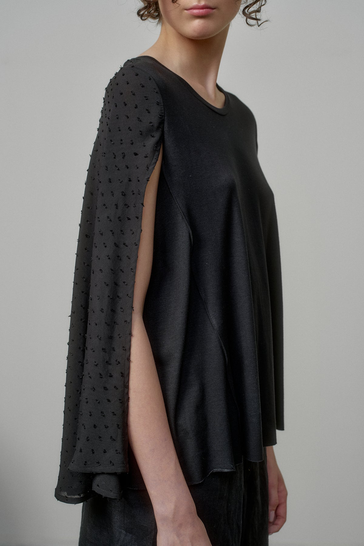 SLEEVELESS BLACK CAPE TOP WITH TEXTURED BACK