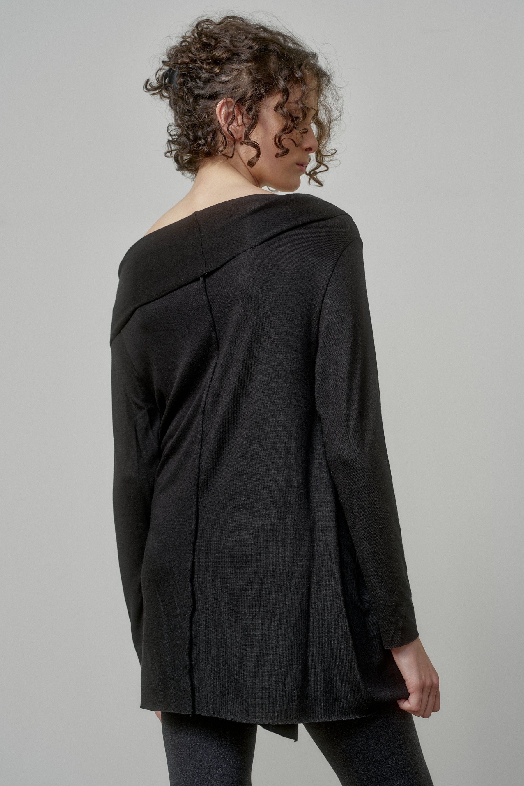 ELEGANT SOFT KNIT TUNIC WITH DRAPED FRONT AND RAW EDGES