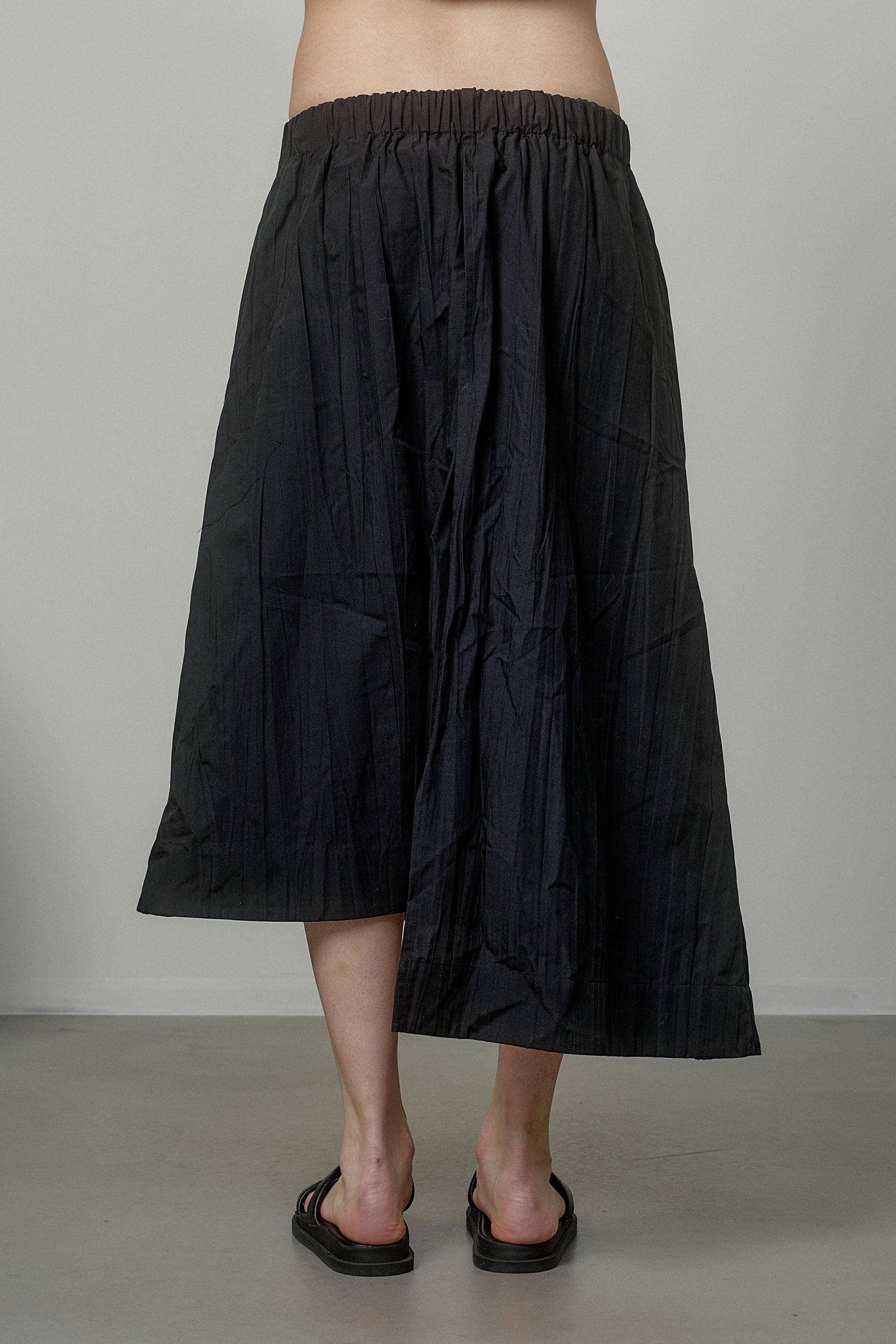 LAYERED ASYMMETRICAL SKIRT IN CRINKLED BLACK COTTON