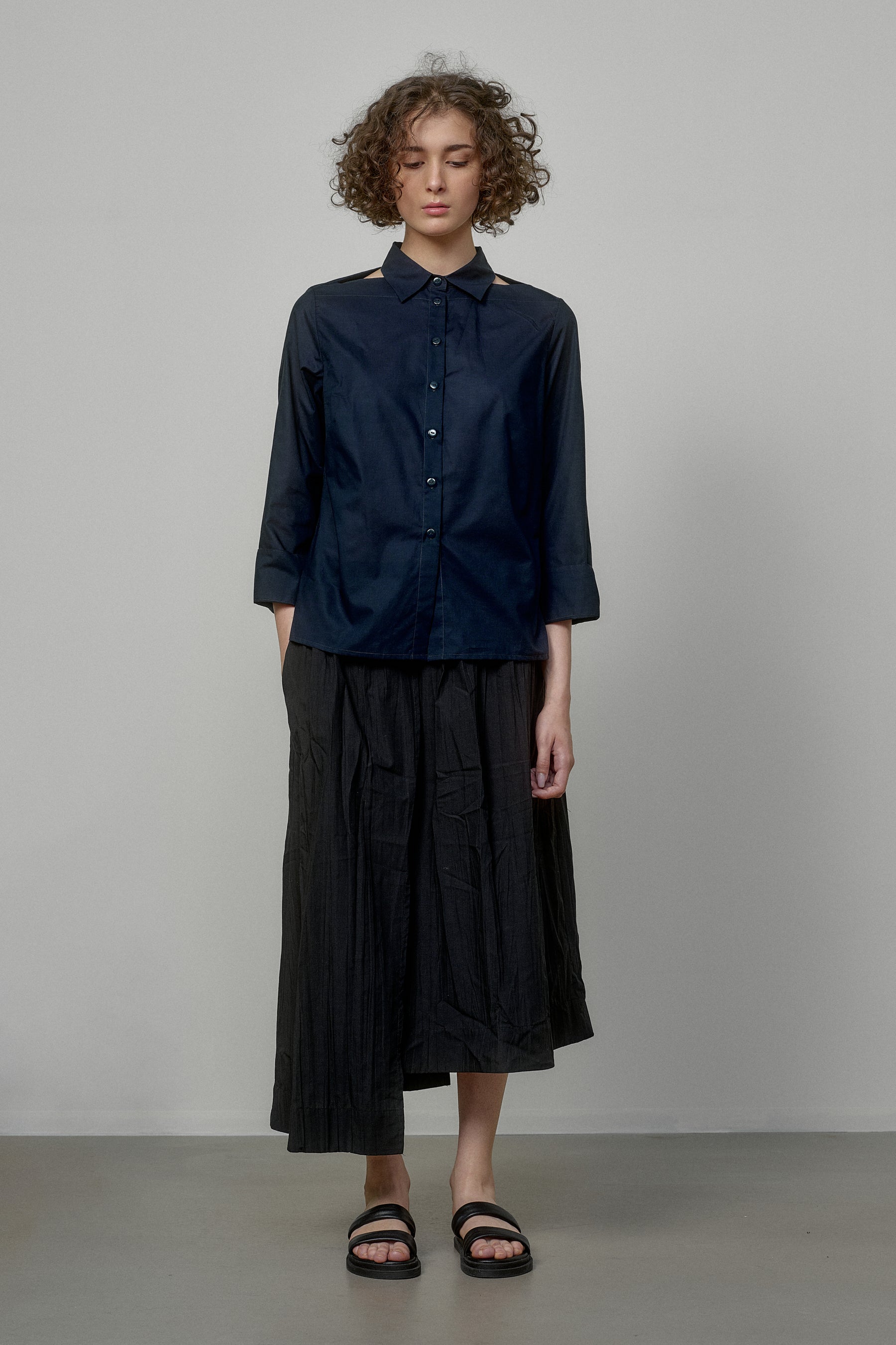 COTTON SHIRT WITH OPEN SHOULDERS AND ROLL-UP SLEEVES