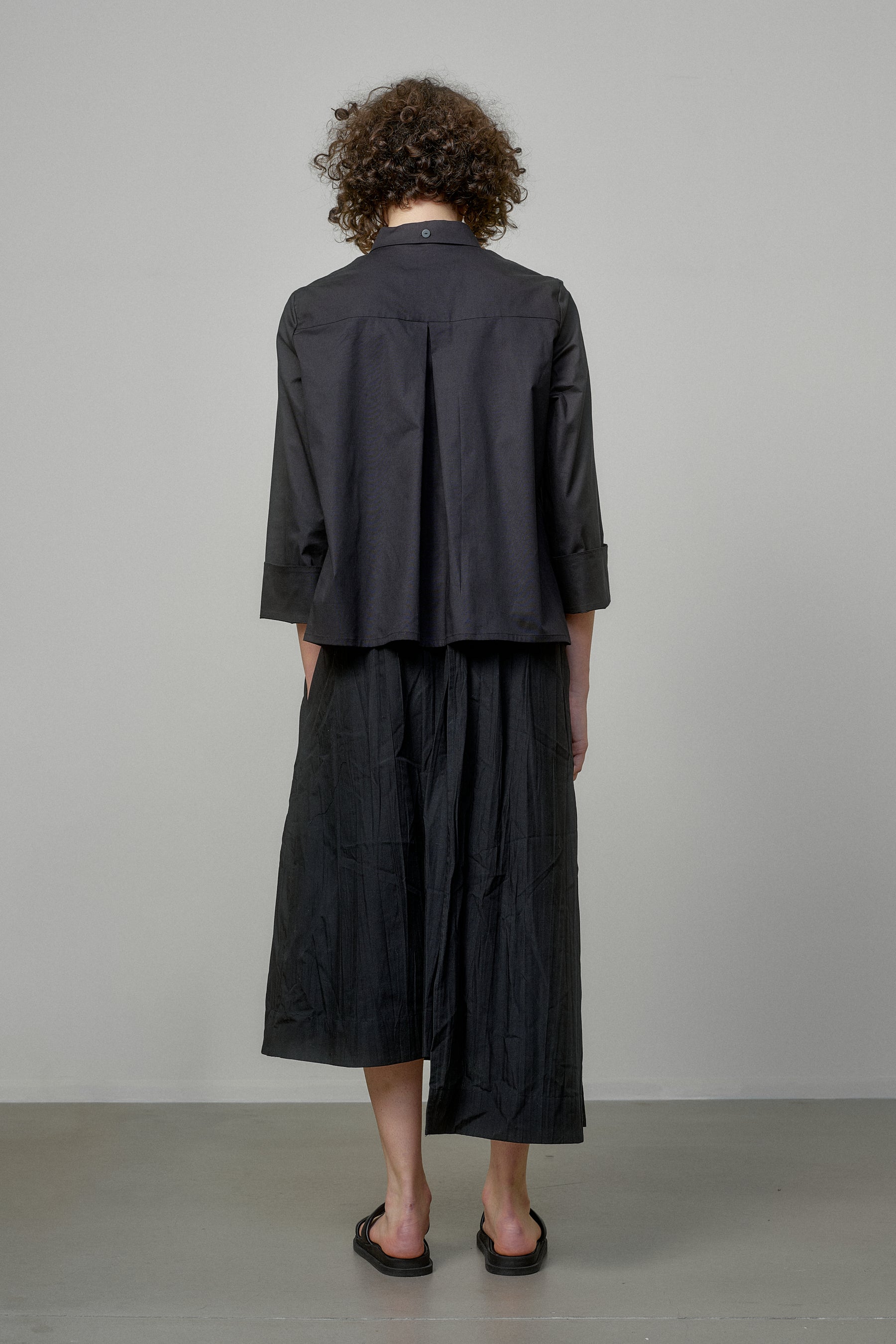 COTTON SHIRT WITH OPEN SHOULDERS AND ROLL-UP SLEEVES