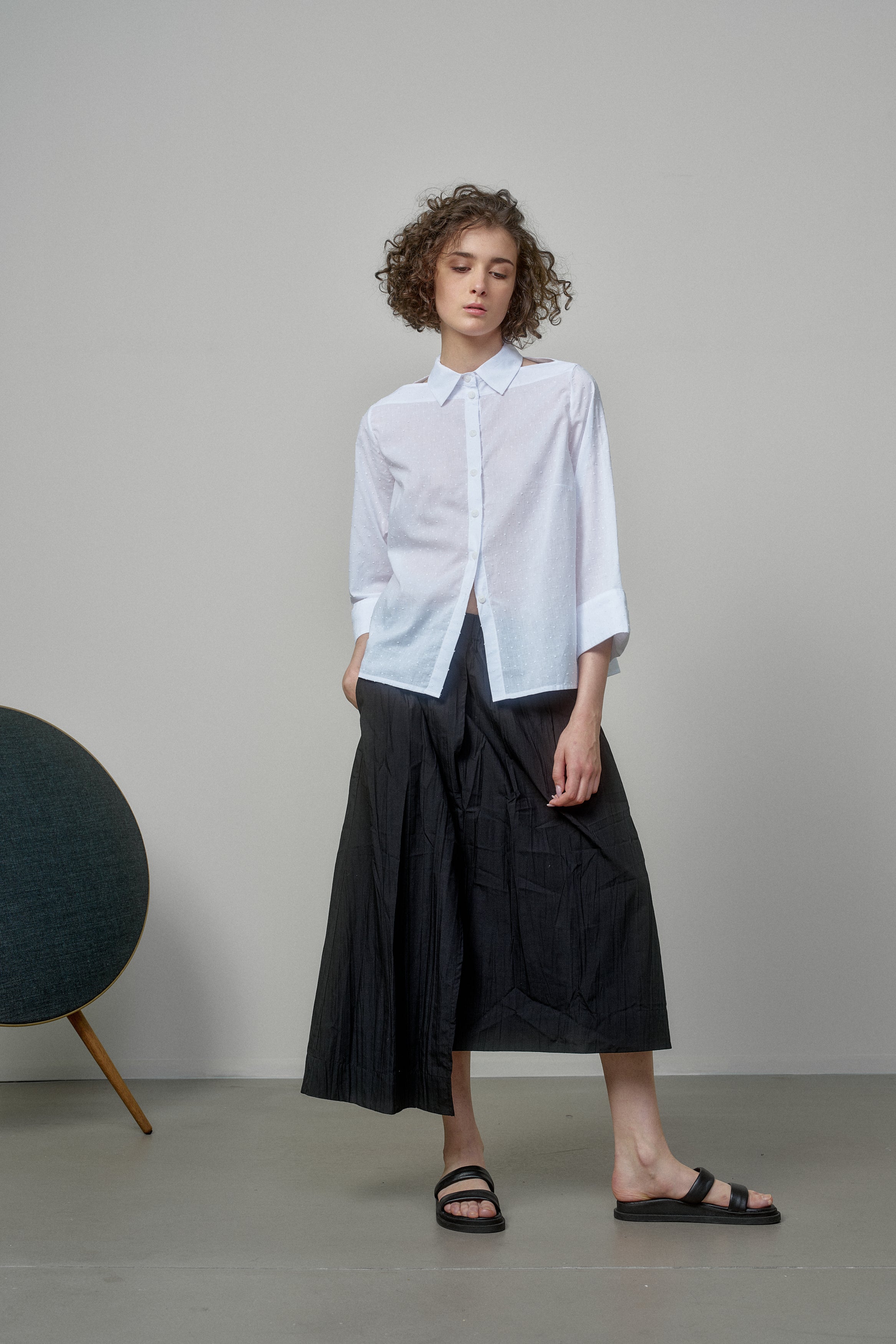 LAYERED ASYMMETRICAL SKIRT IN CRINKLED BLACK COTTON