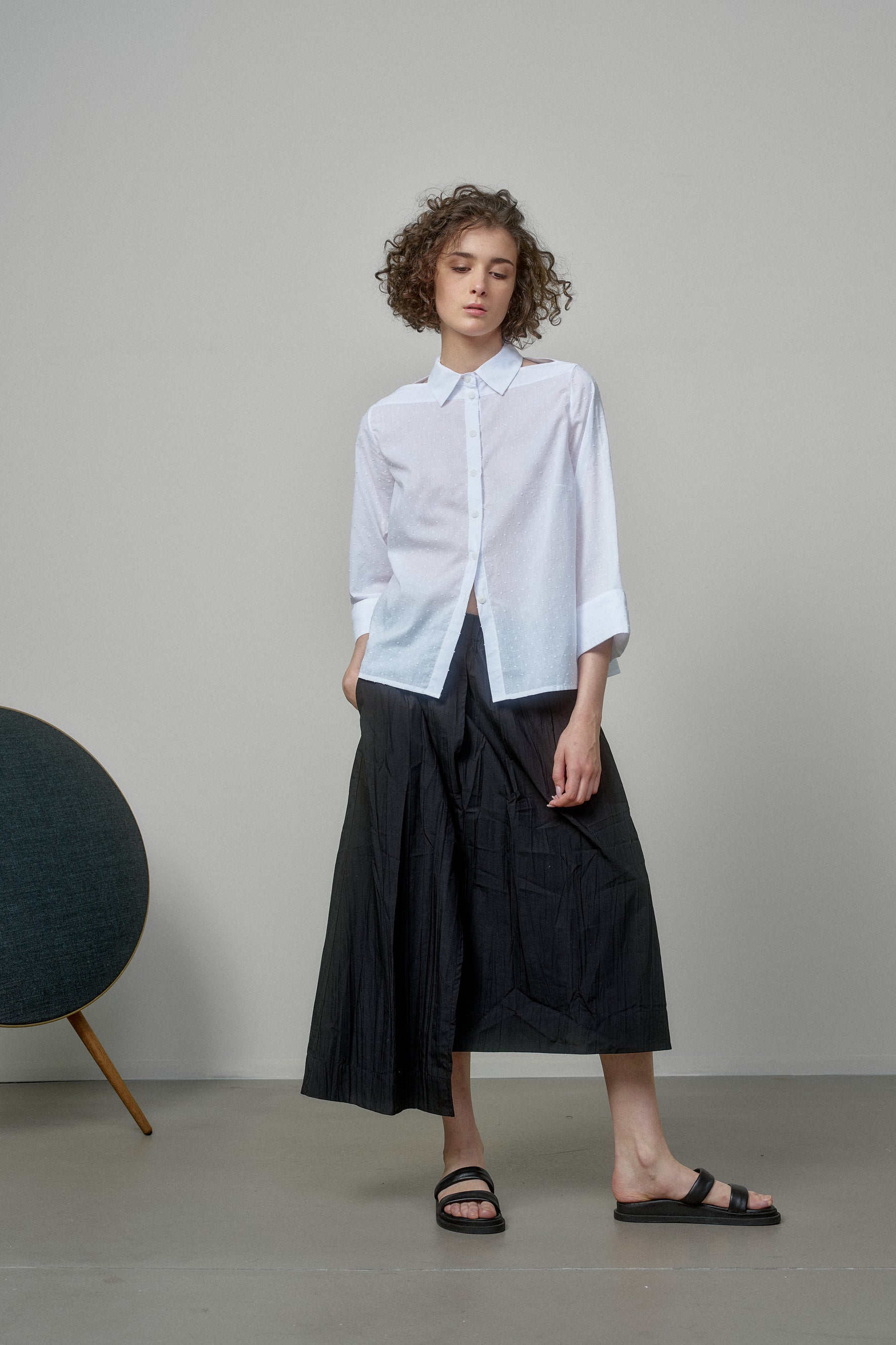 LAYERED ASYMMETRICAL SKIRT IN CRINKLED BLACK COTTON