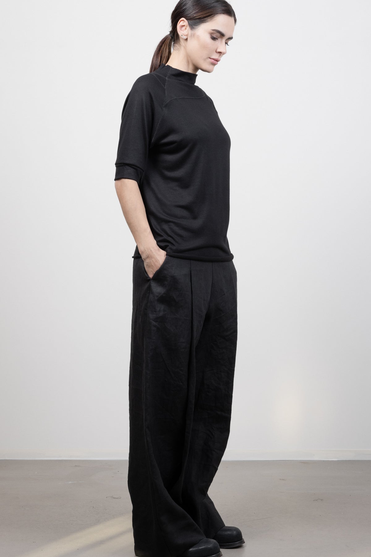 HALF SLEEVE MOCK NECK BLACK TOP