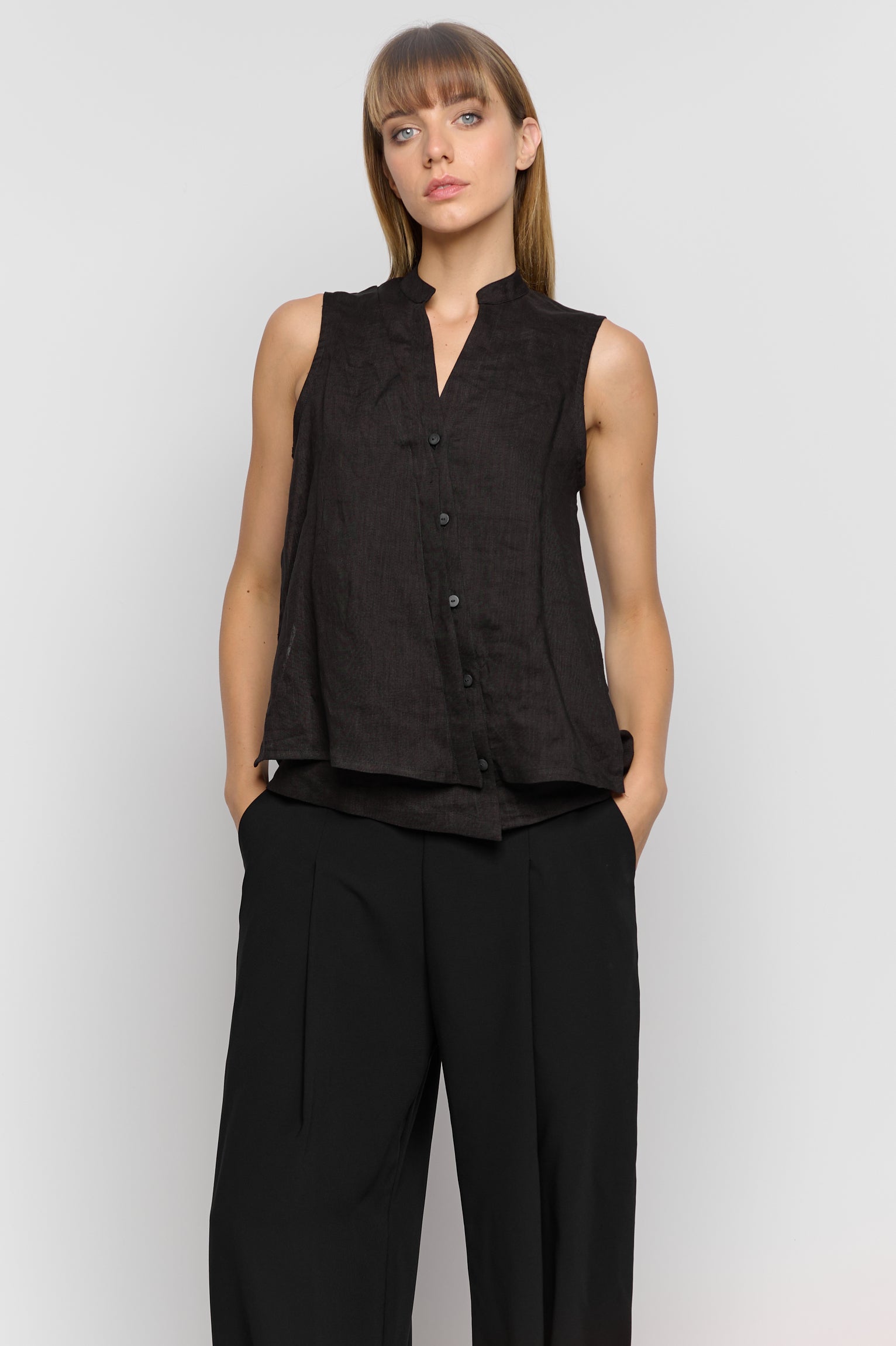 SLEEVELESS LINEN ASYMMETRICAL SHIRT