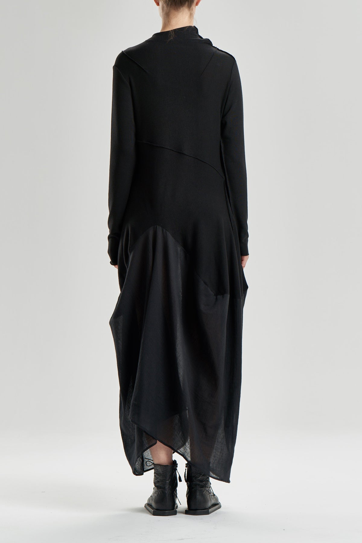 BLACK LONG SLEEVED MAXI DRESS