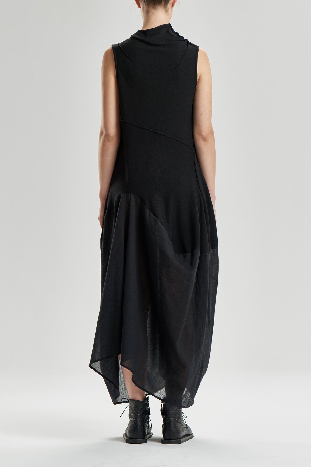 SLEEVELESS BLACK MAXI DRESS