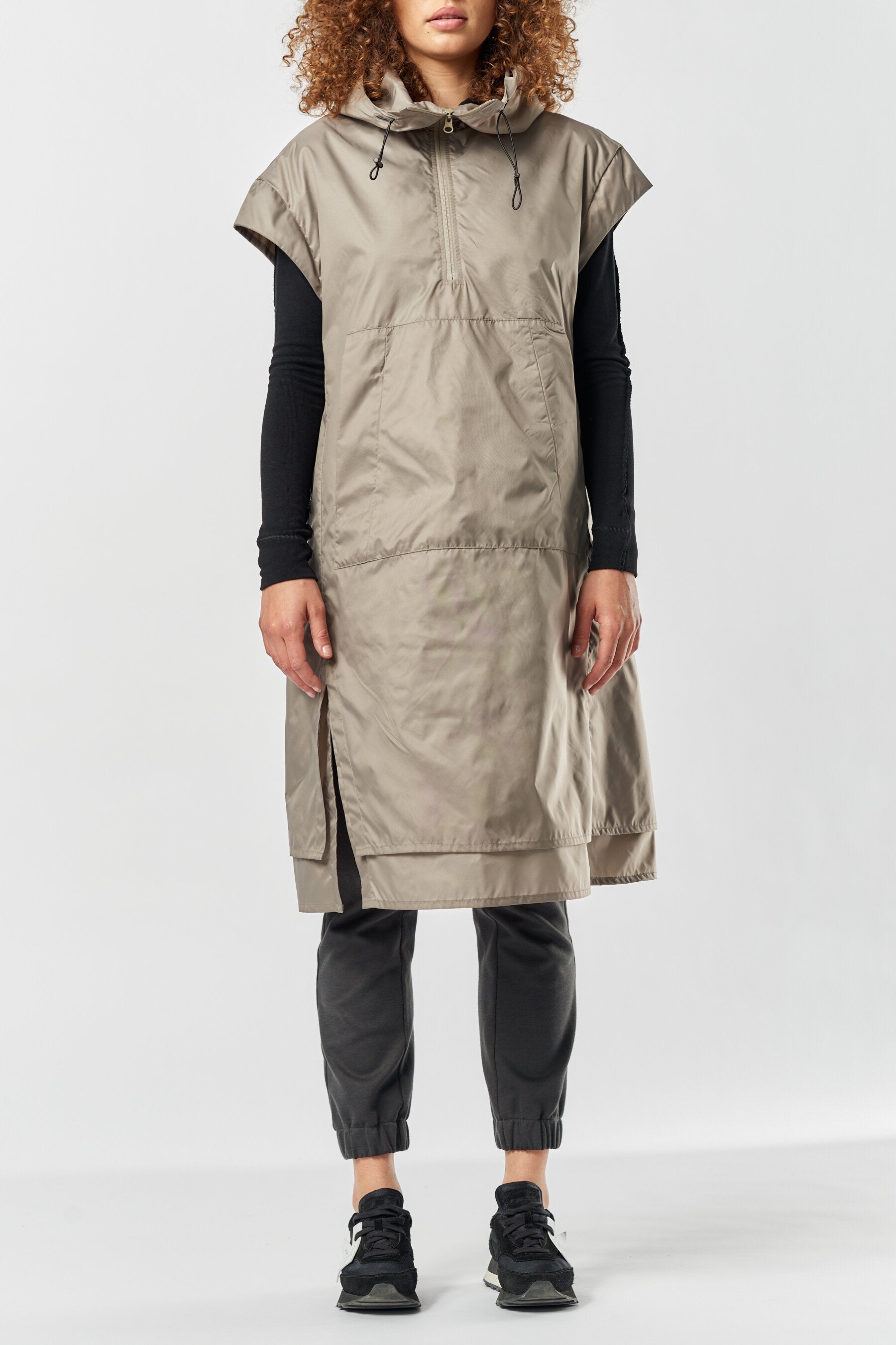 SHORT SLEEVED ANORAK