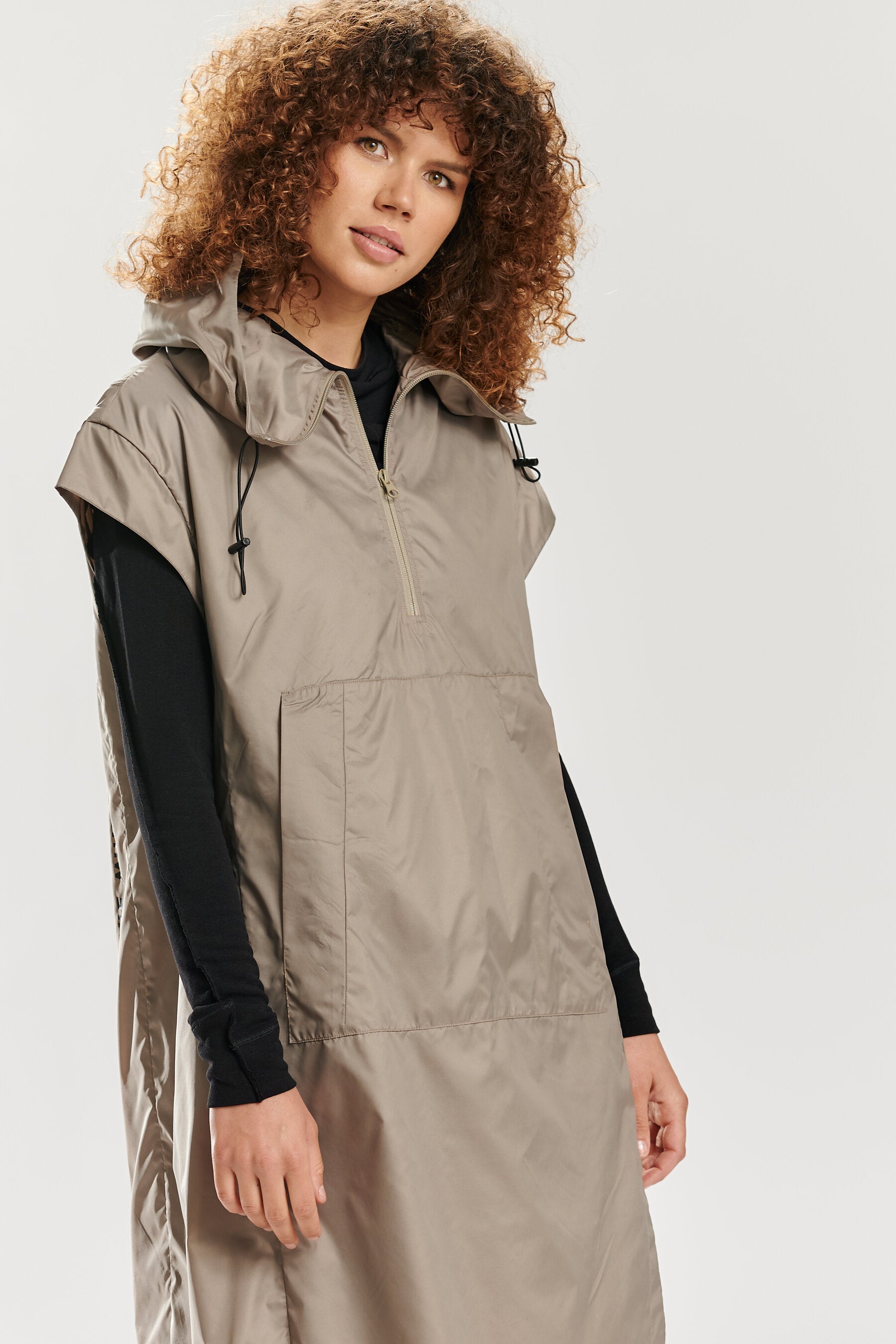 SHORT SLEEVED ANORAK