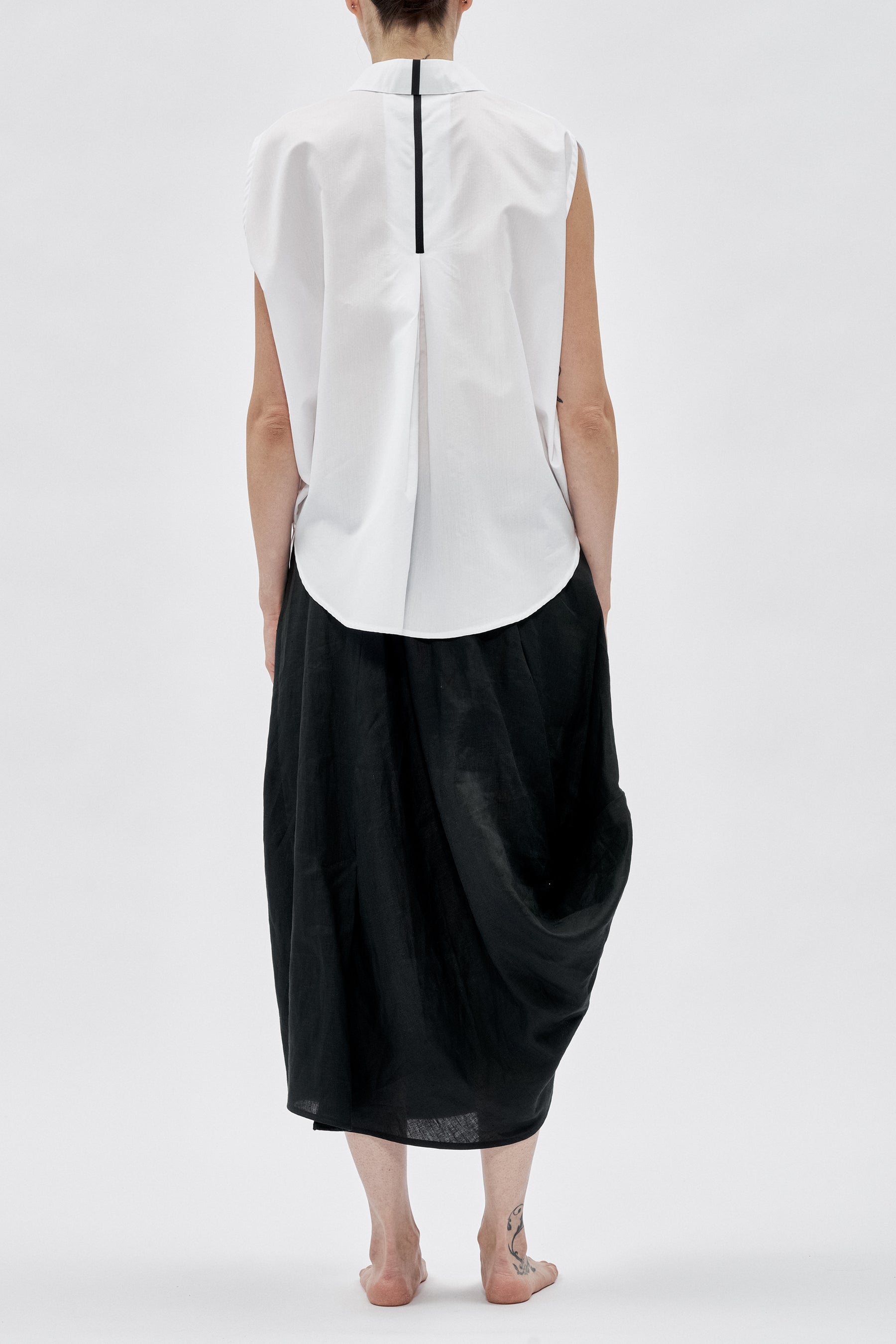 OVERSIZED FUTURISTIC SLEEVELESS SHIRT