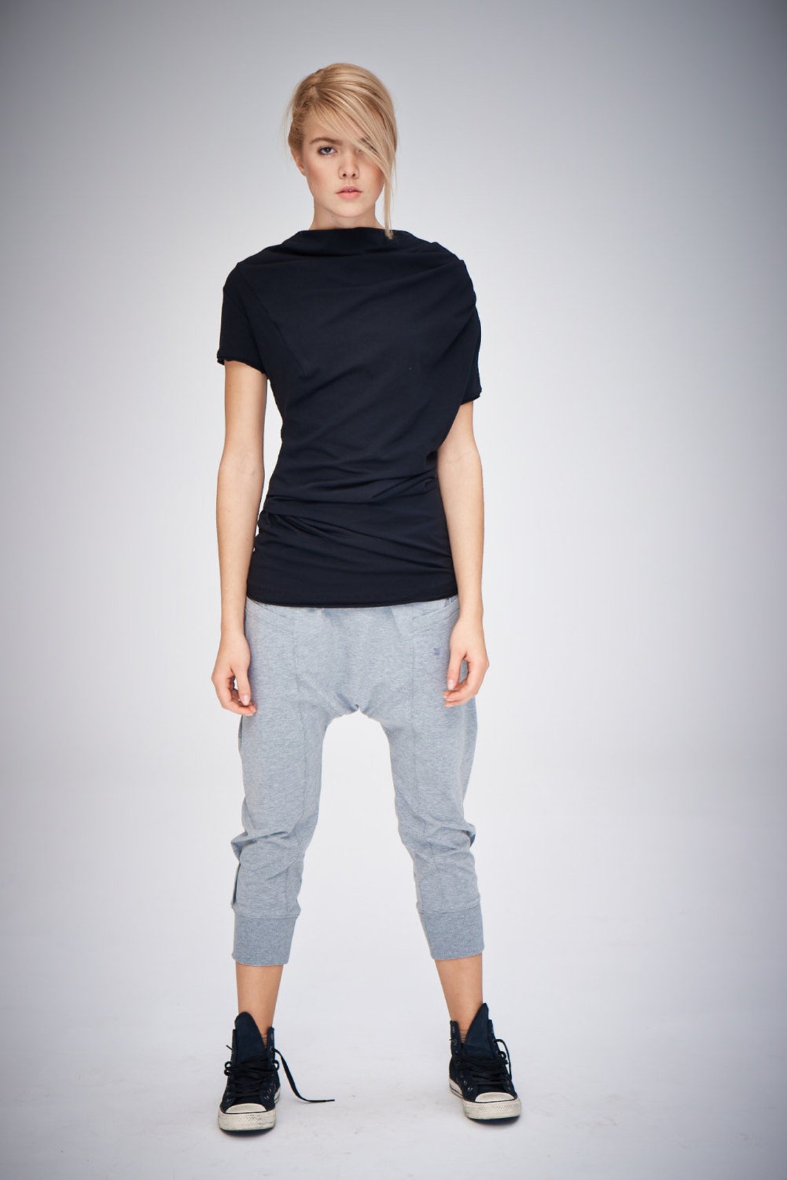 BLACK DRAPE SHORT SLEEVED TOP