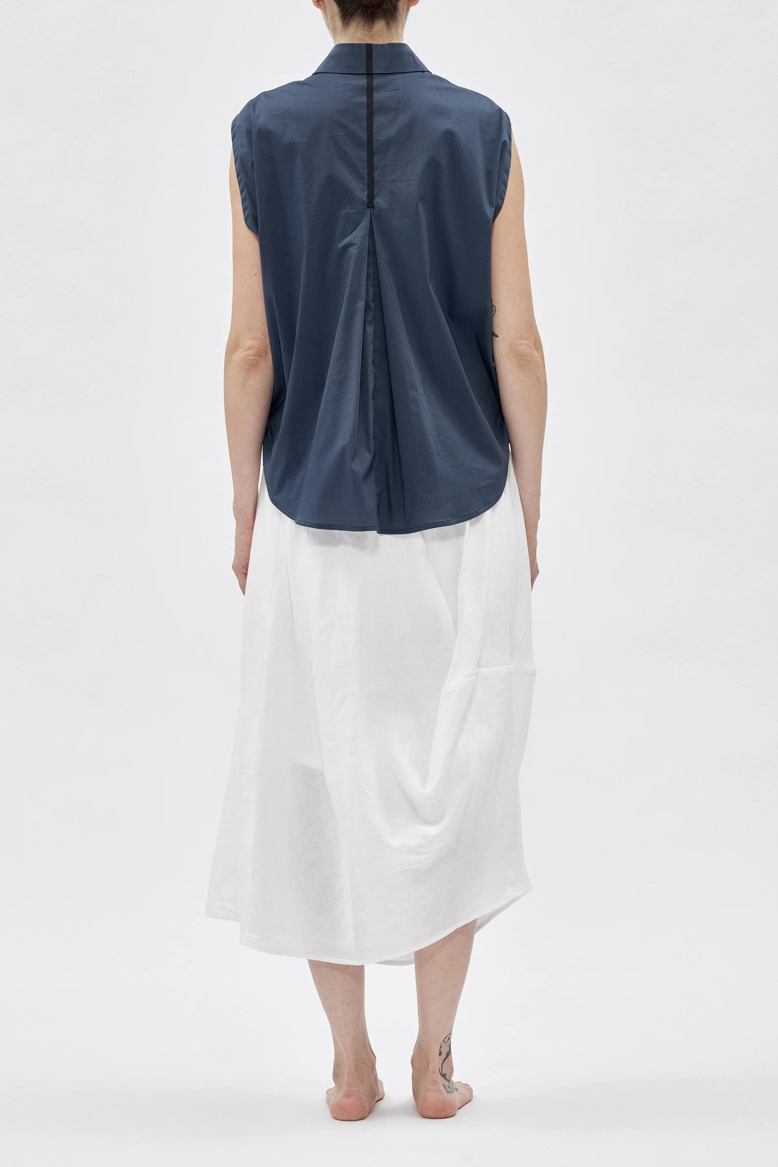 OVERSIZED FUTURISTIC SLEEVELESS SHIRT