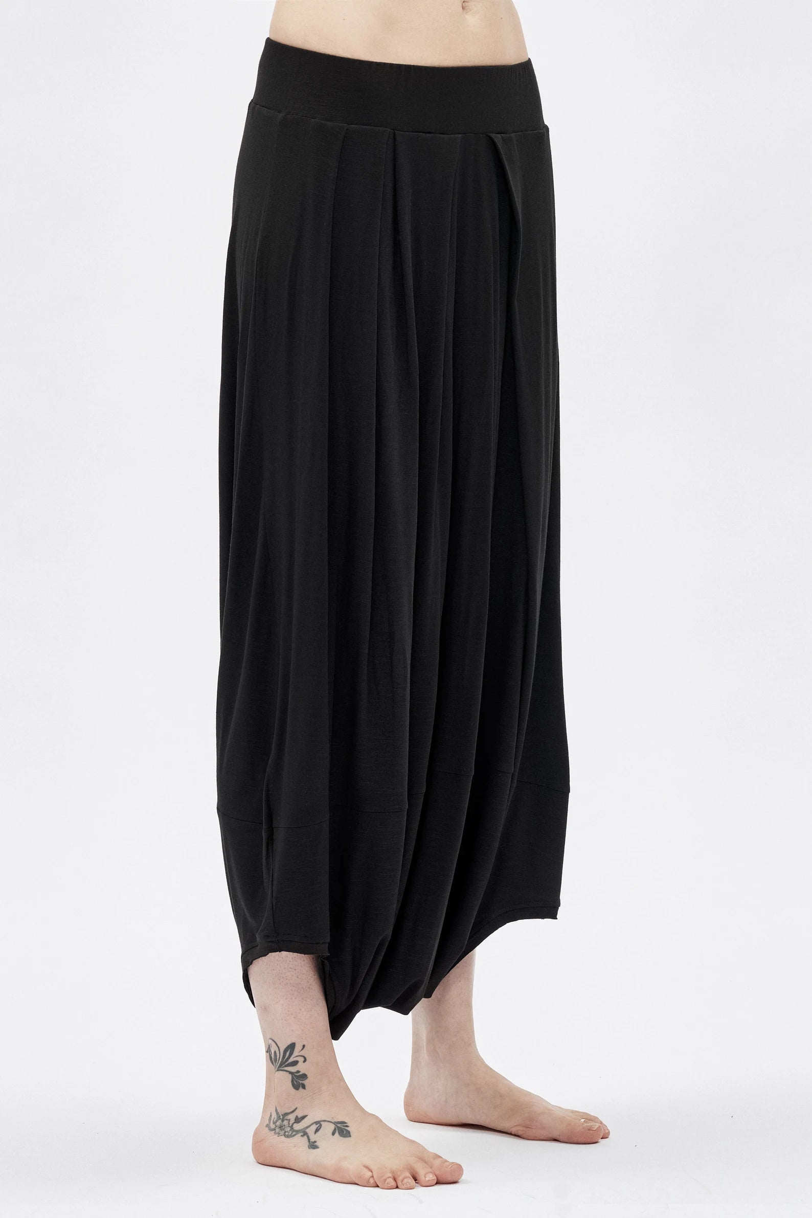 LOW CROTCH DRAPE SKIRT