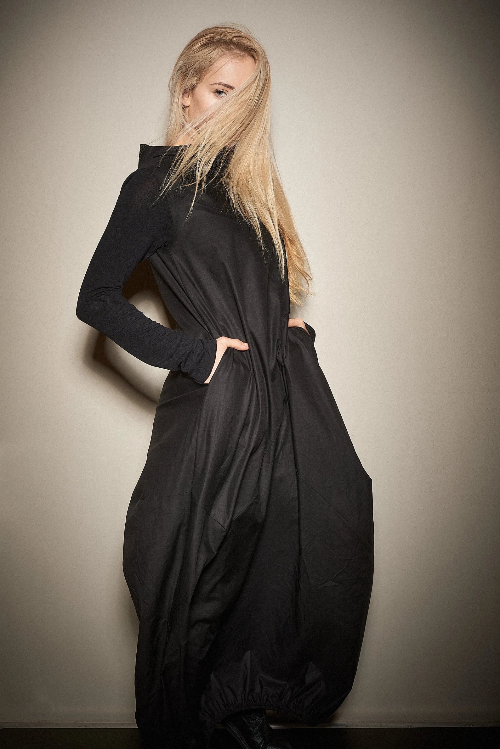 LONG SLEEVED DISTORTED MAXI DRESS