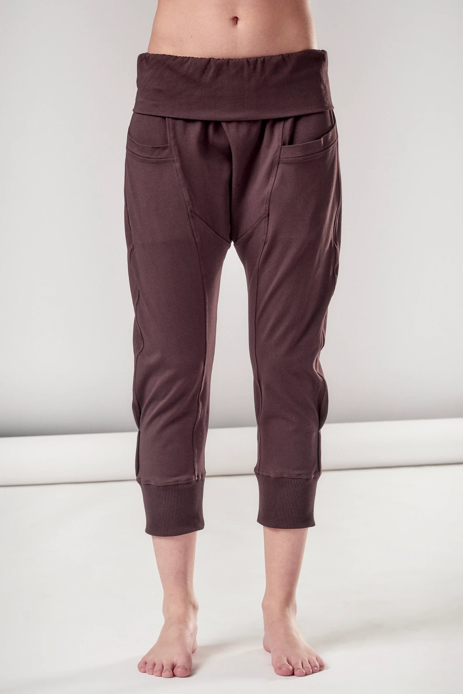 YOGA CROPPED PANTS WITH POCKETS