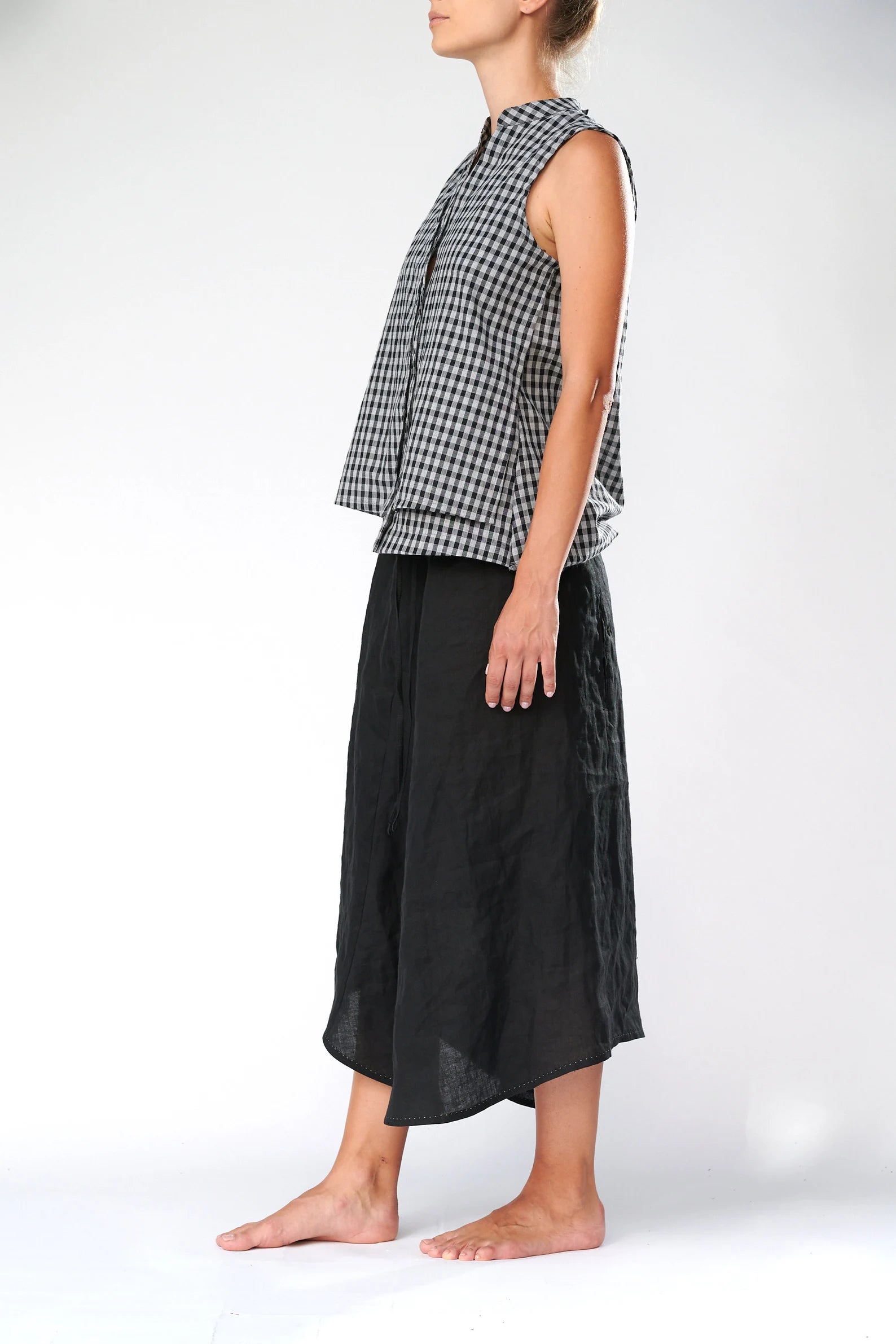 SLEEVELESS COTTON ASYMMETRICAL SHIRT