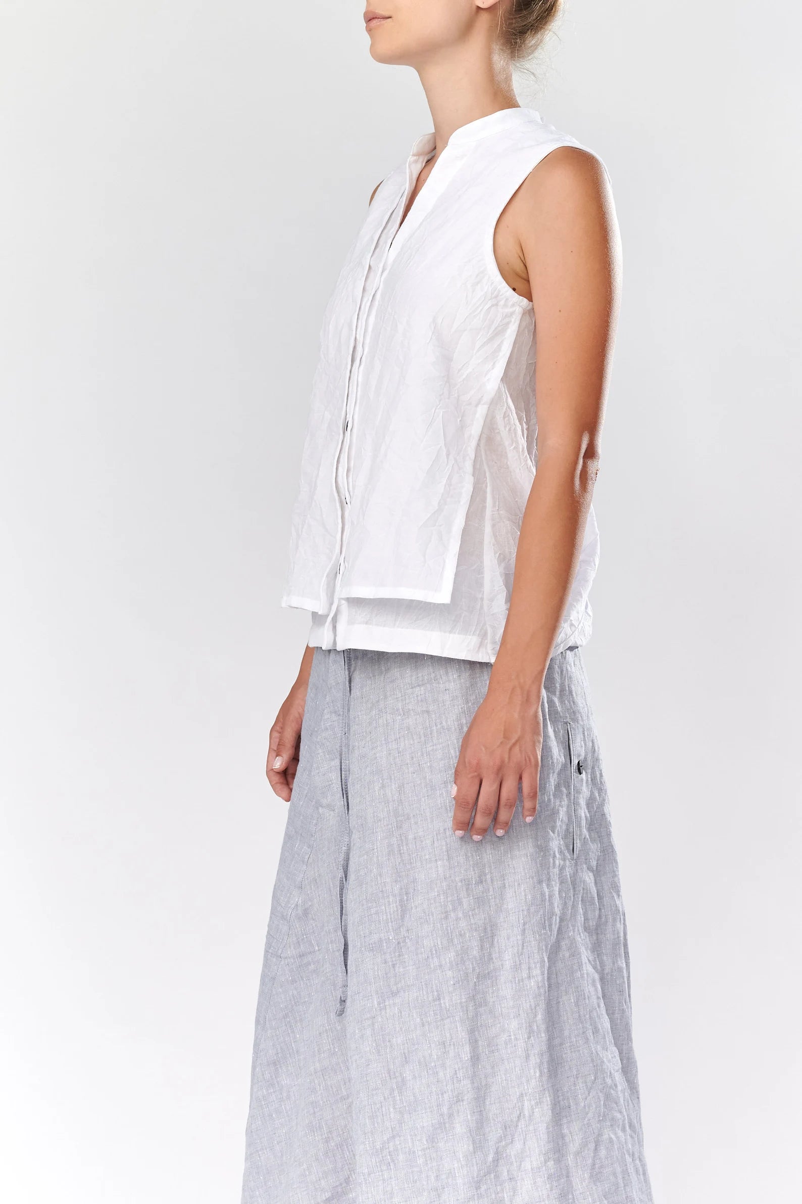 SLEEVELESS COTTON ASYMMETRICAL SHIRT