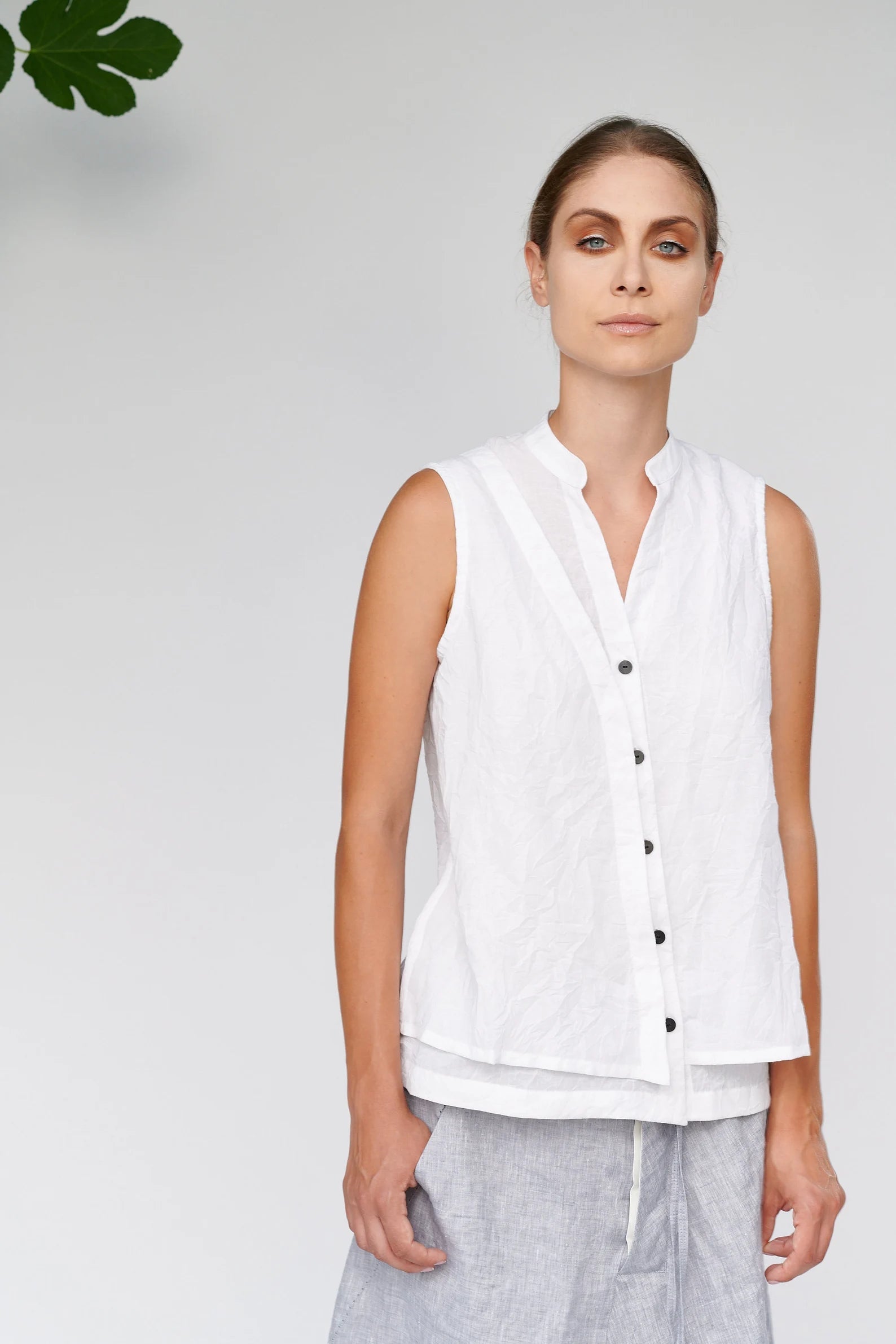 SLEEVELESS COTTON ASYMMETRICAL SHIRT