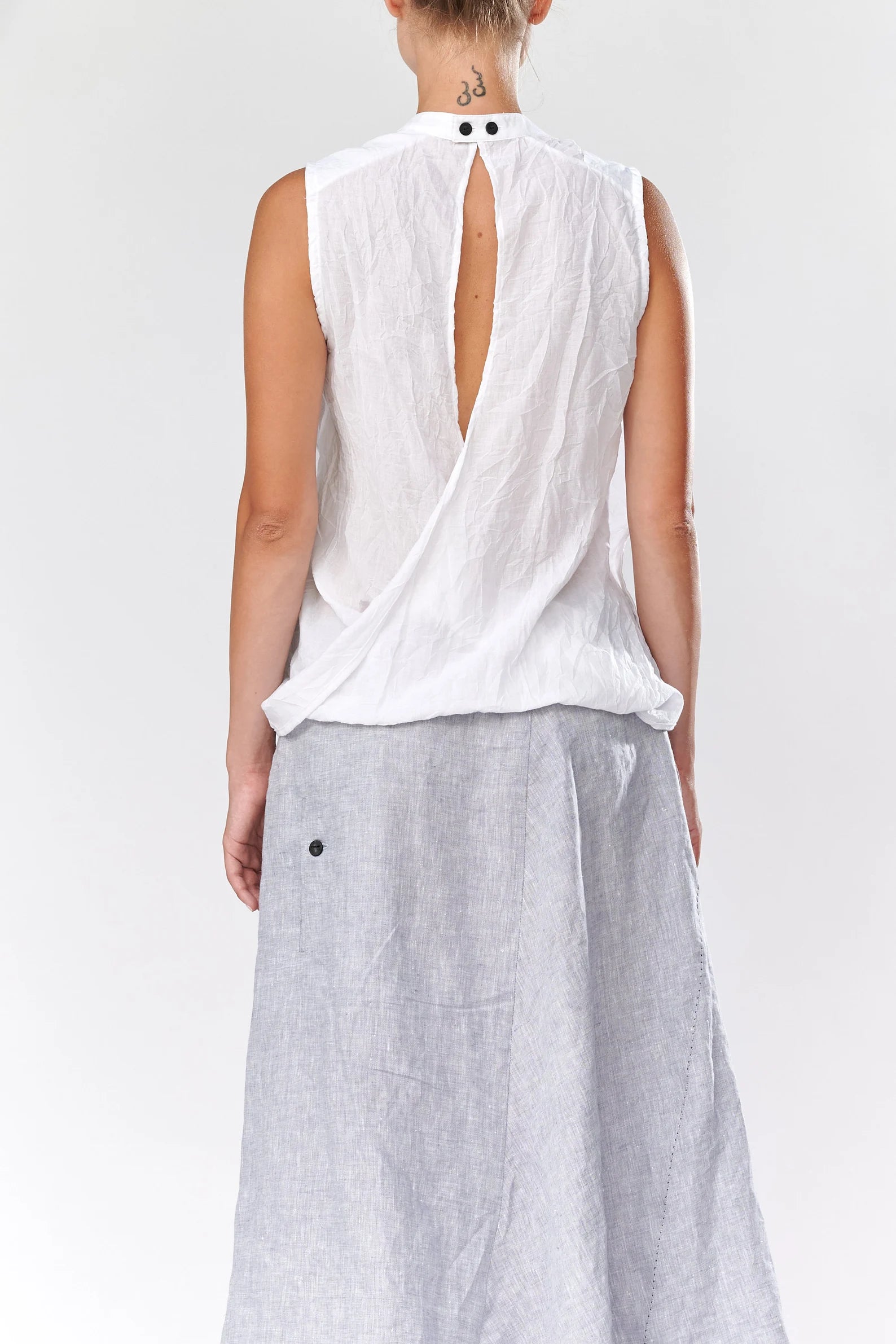 SLEEVELESS COTTON ASYMMETRICAL SHIRT