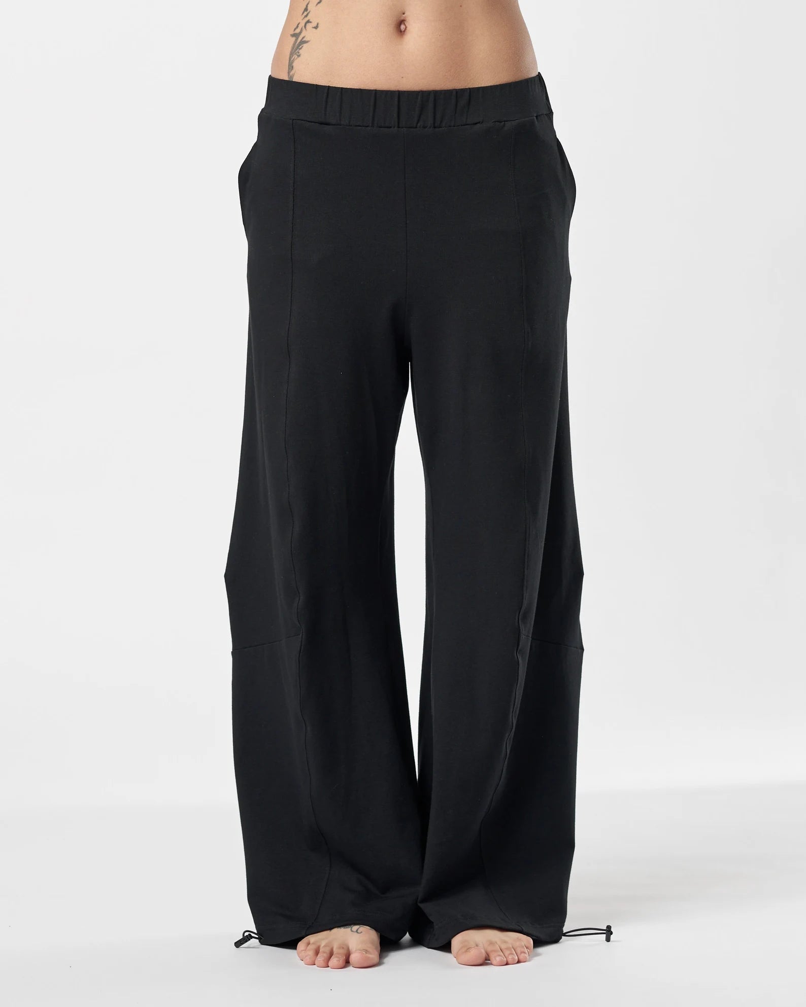 WIDE-LEG PANTS WITH POCKETS