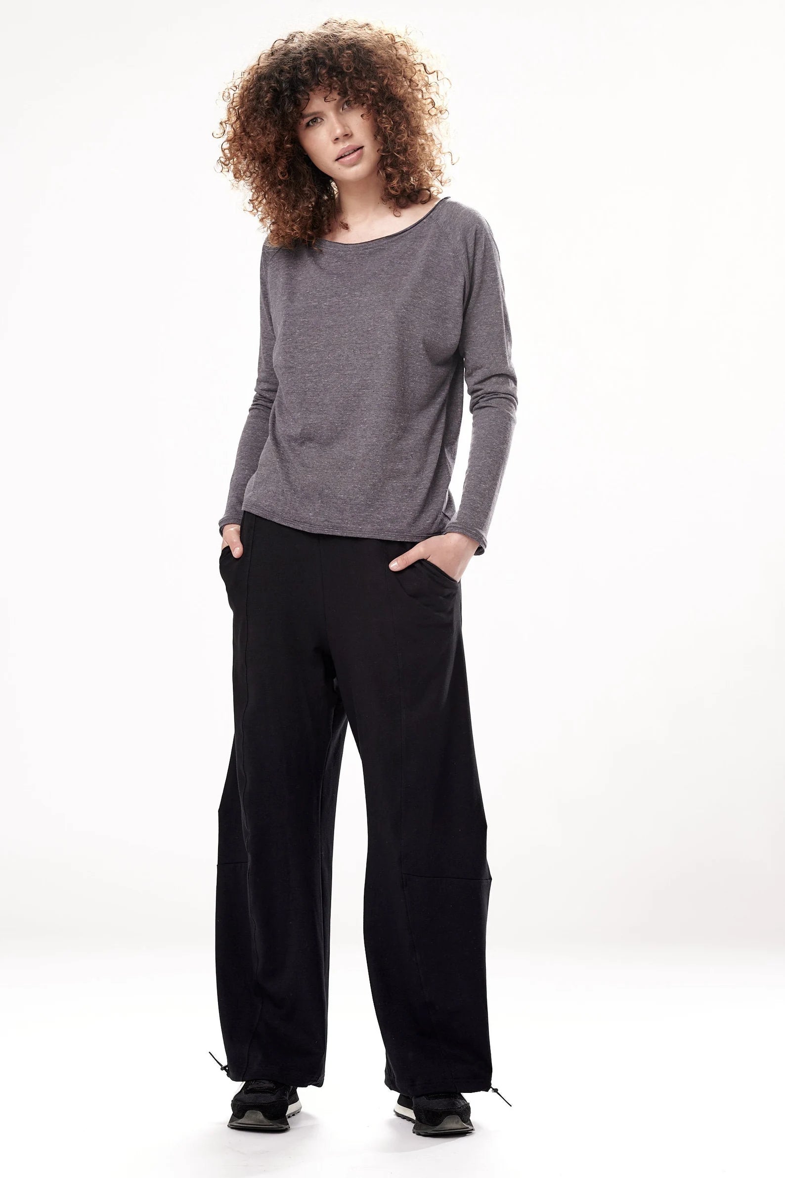 WIDE-LEG PANTS WITH POCKETS