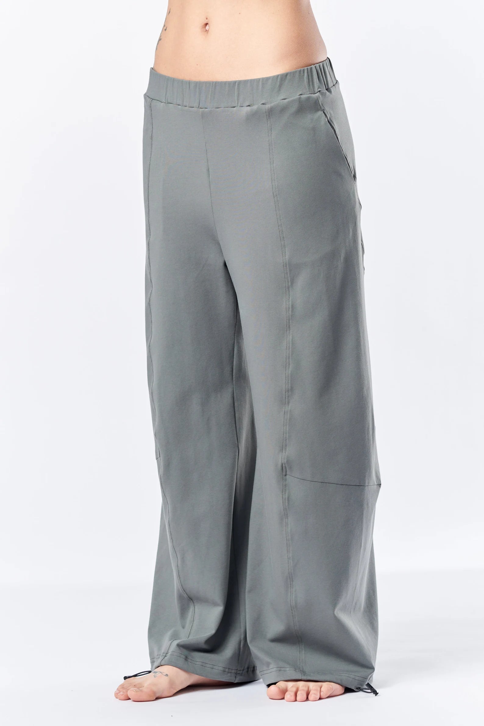 WIDE-LEG PANTS WITH POCKETS