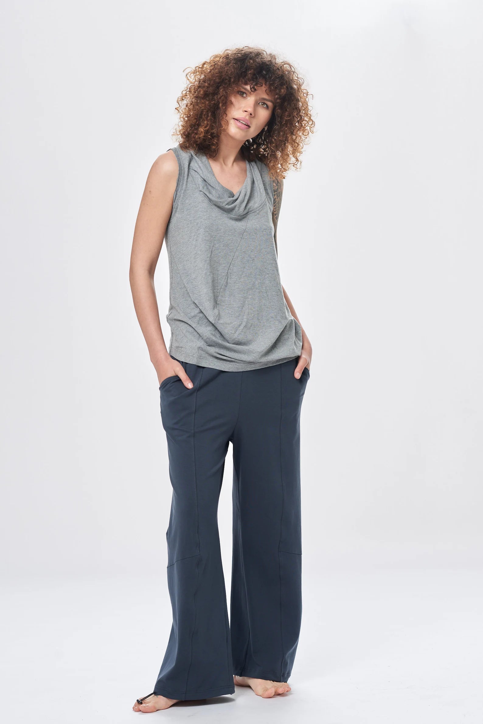 WIDE-LEG PANTS WITH POCKETS