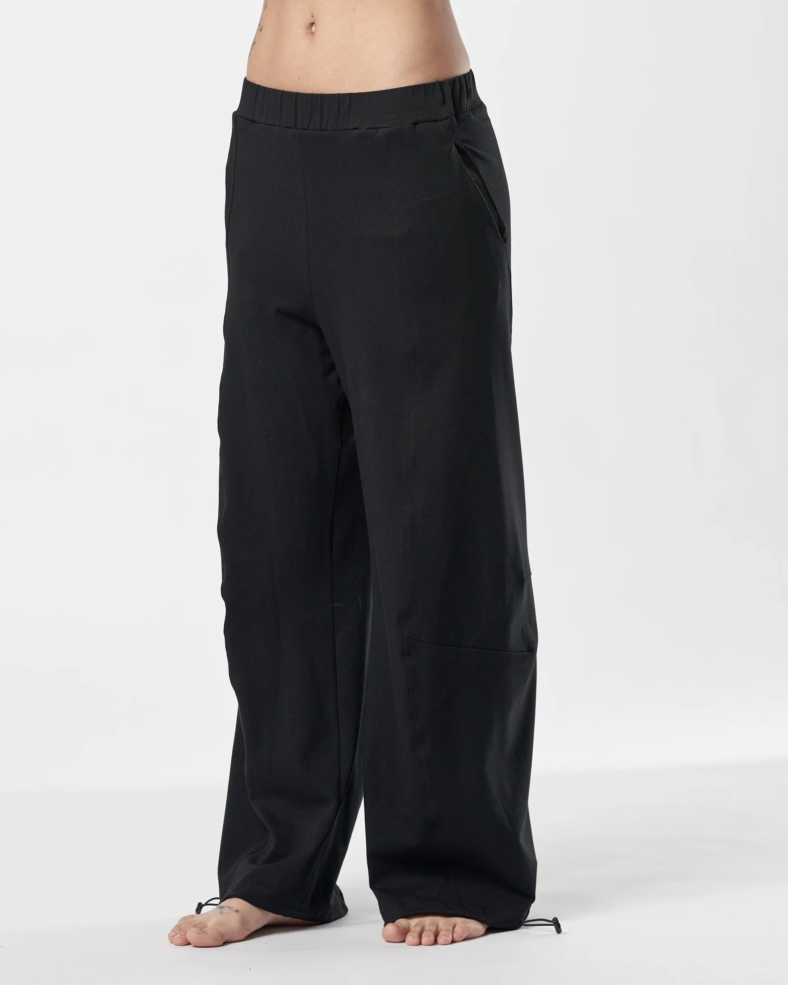 WIDE-LEG PANTS WITH POCKETS