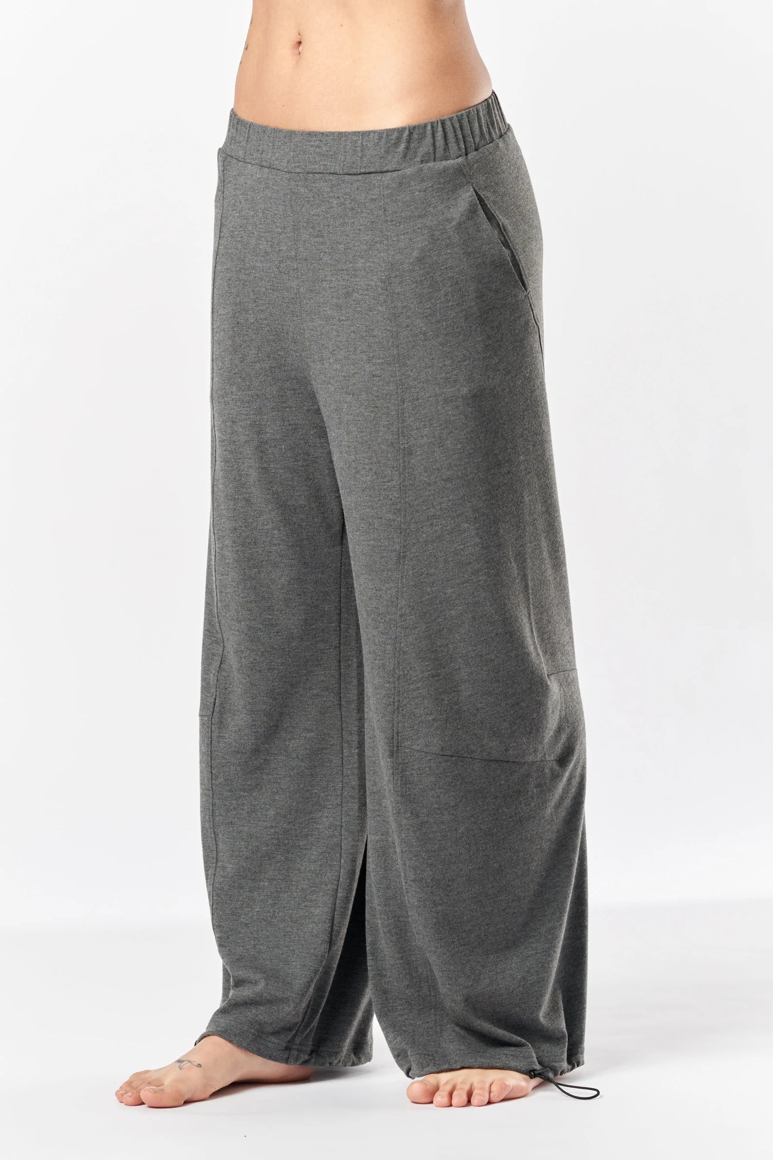 WIDE-LEG PANTS WITH POCKETS