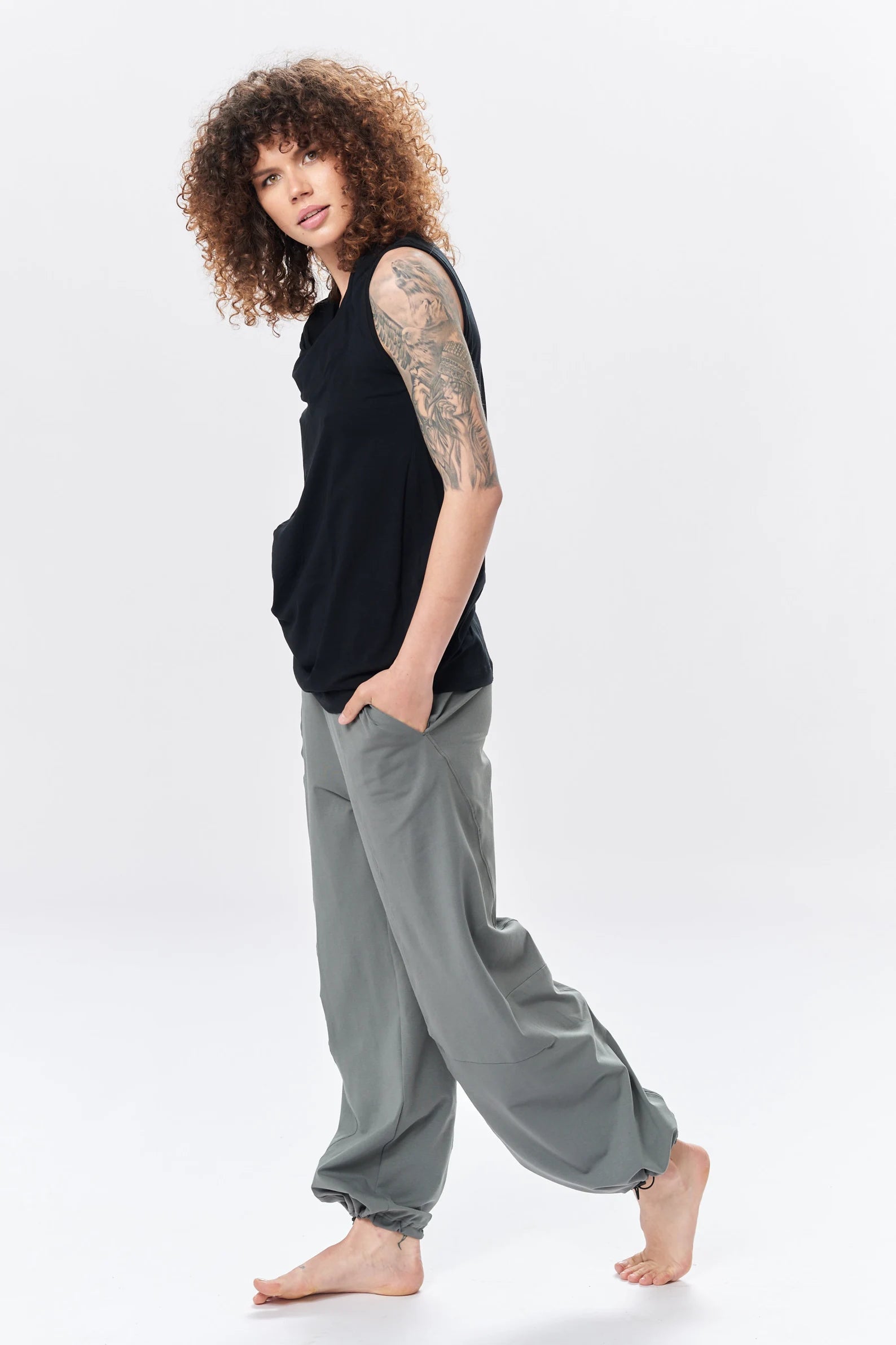 WIDE-LEG PANTS WITH POCKETS