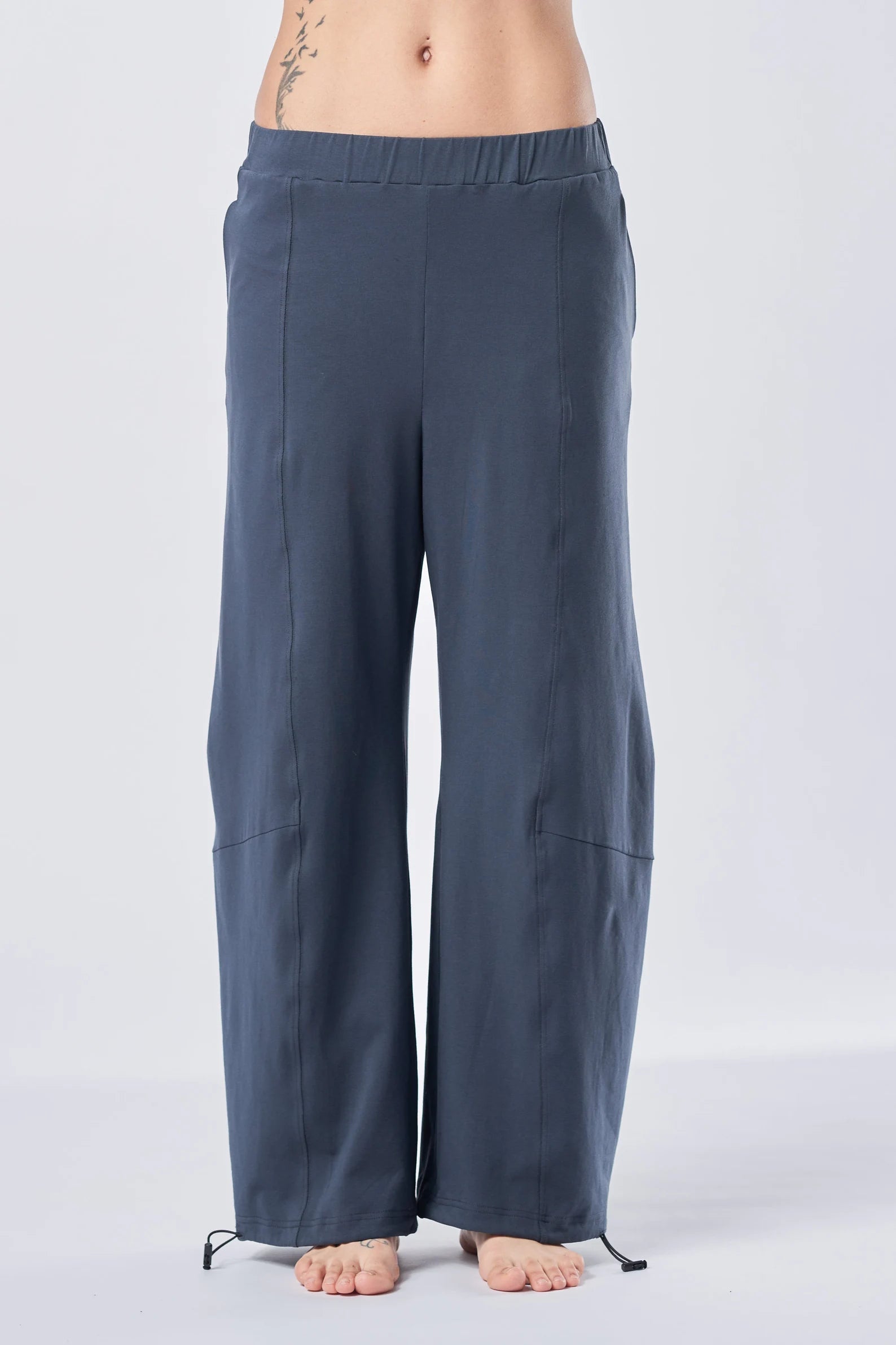 WIDE-LEG PANTS WITH POCKETS