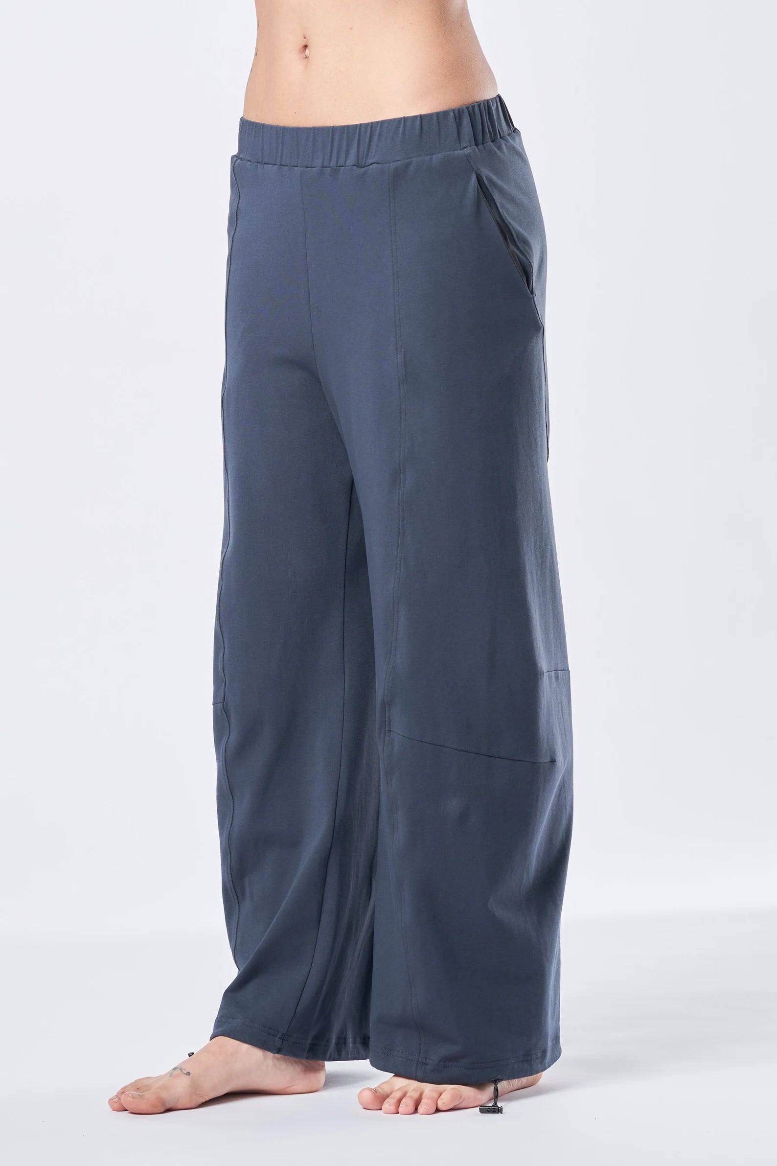 WIDE-LEG PANTS WITH POCKETS