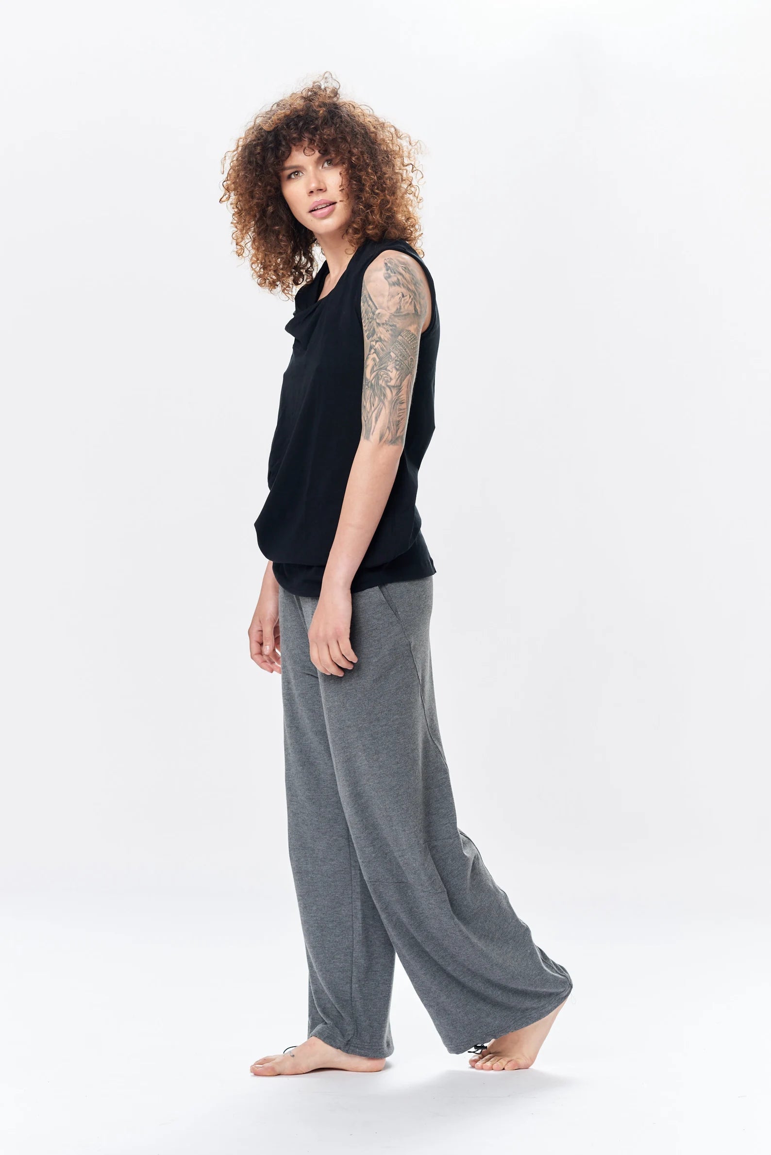 WIDE-LEG PANTS WITH POCKETS