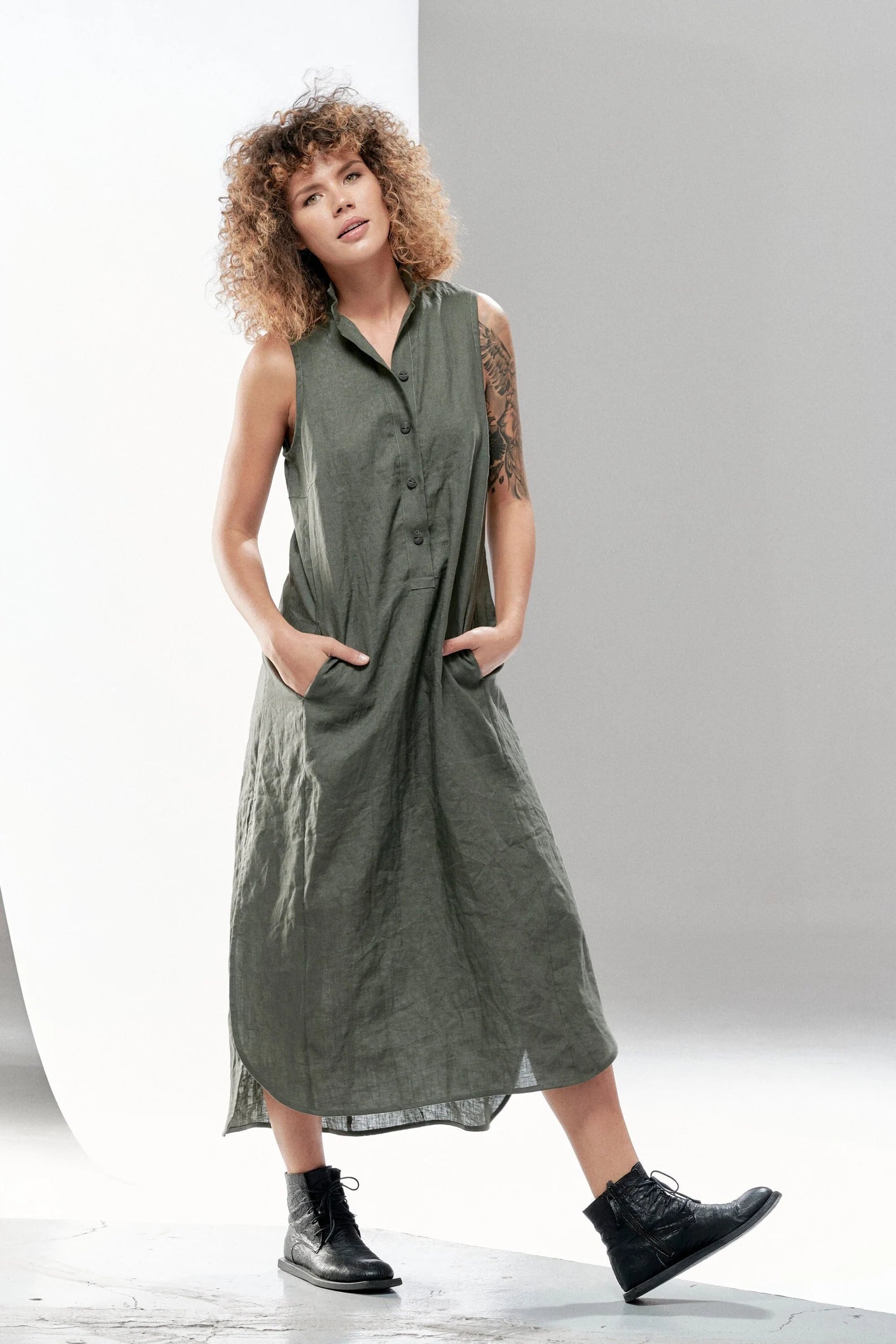 LINEN DRESS WITH BUTTONS