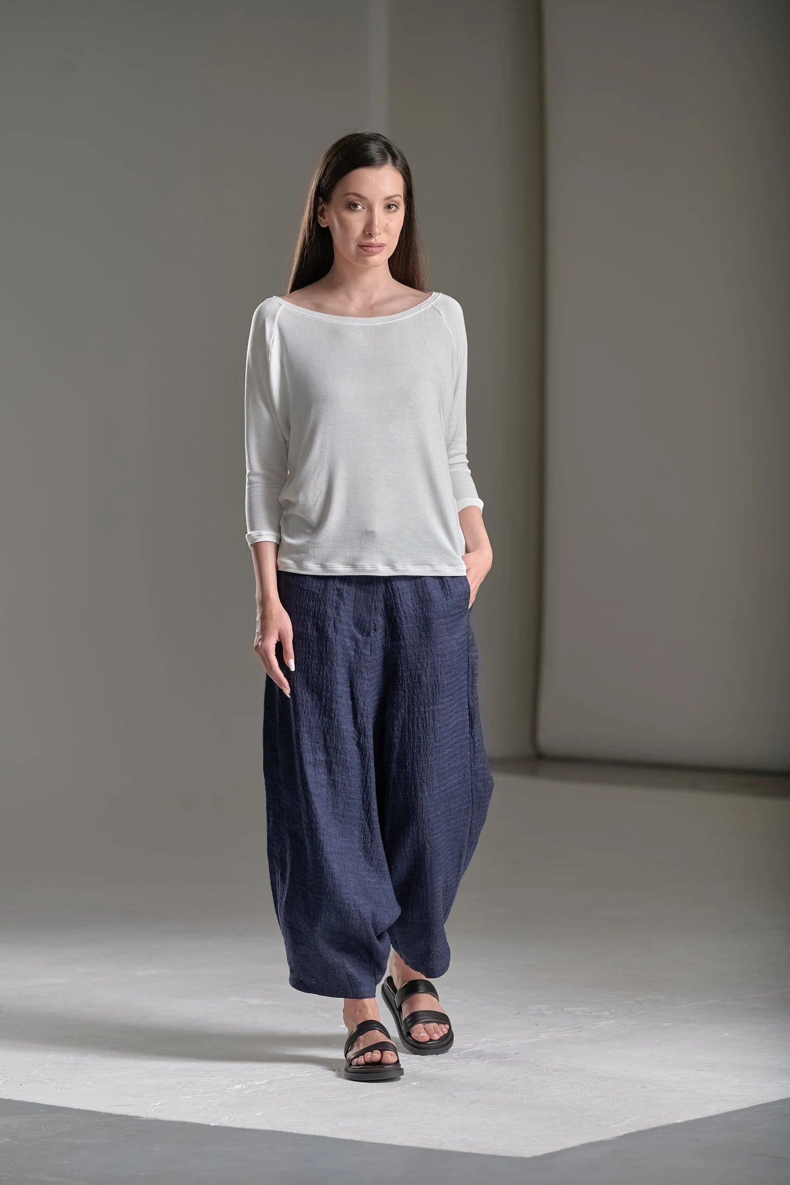 CROPPED LOW CROTCH LINEN PANTS