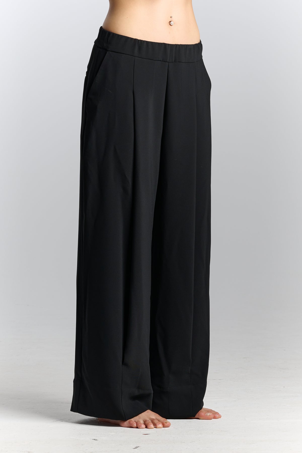 PLEATED PANTS WITH POCKETS
