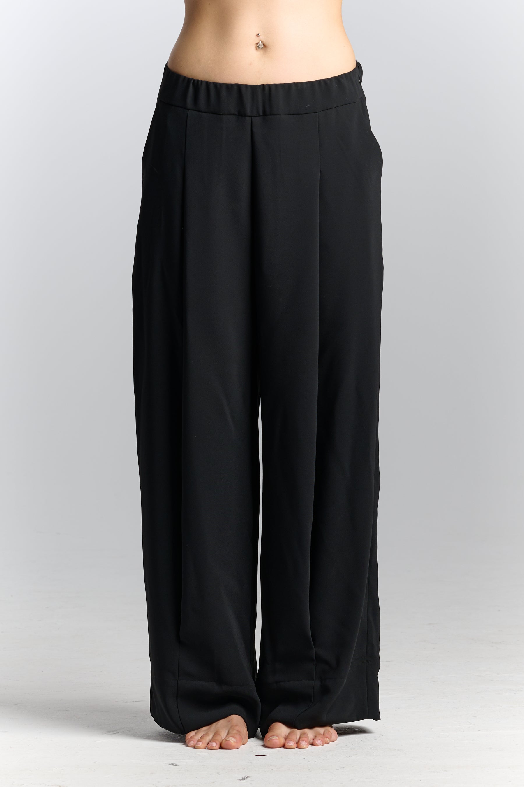PLEATED PANTS WITH POCKETS