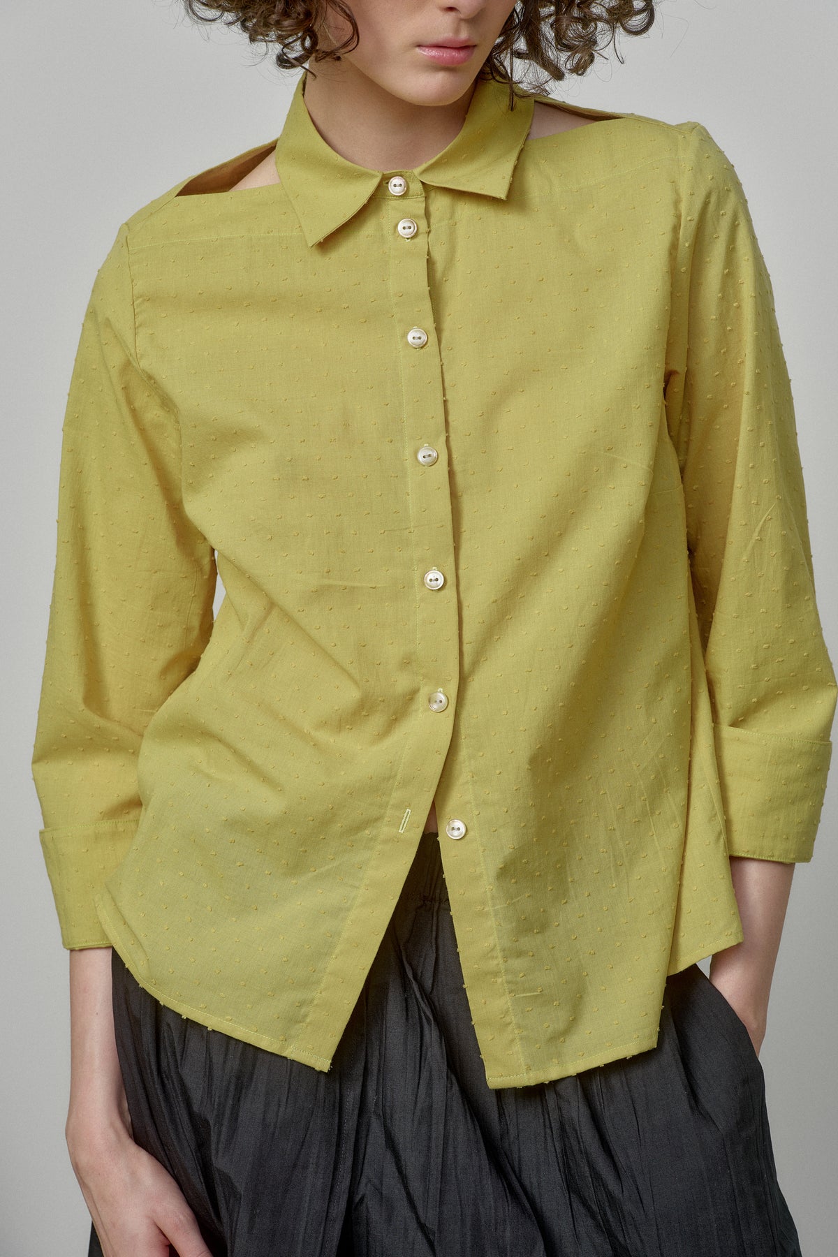 COTTON SHIRT WITH OPEN SHOULDERS AND ROLL-UP SLEEVES