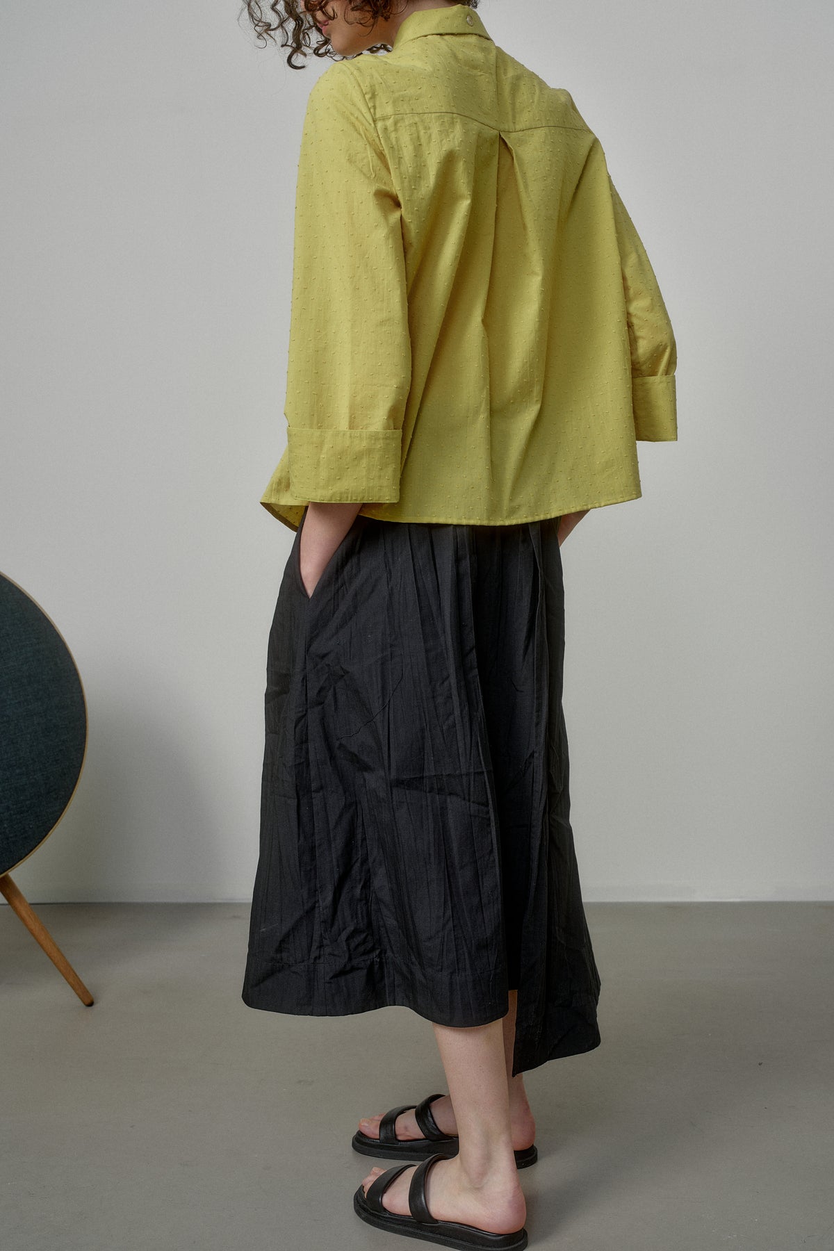 COTTON SHIRT WITH OPEN SHOULDERS AND ROLL-UP SLEEVES