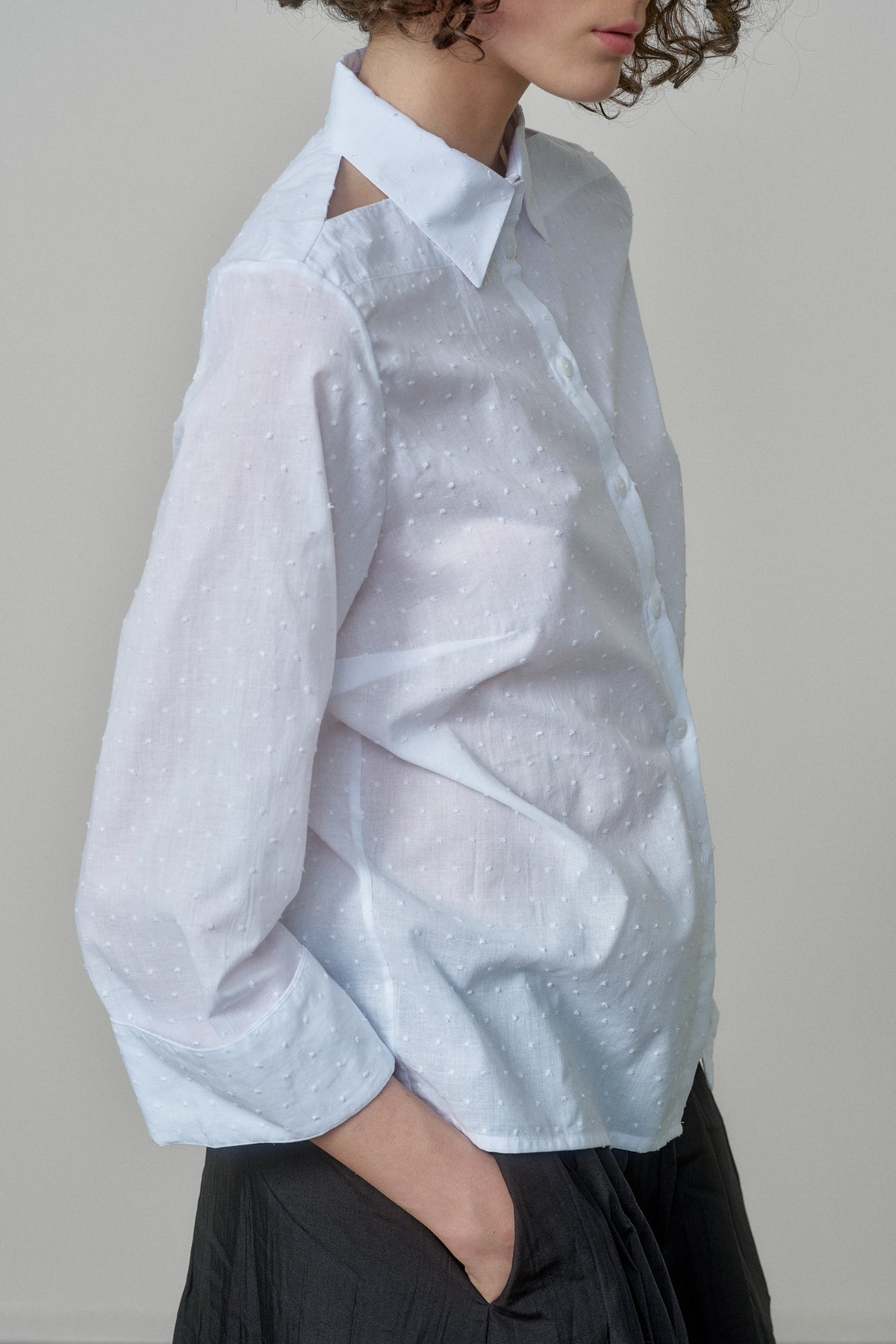 COTTON SHIRT WITH OPEN SHOULDERS AND ROLL-UP SLEEVES