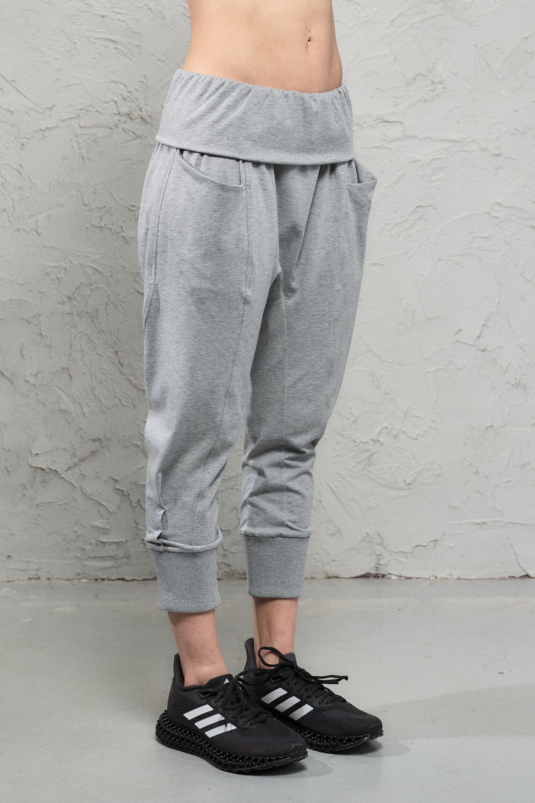 MUTED BORDO YOGA CROPPED PANTS WITH POCKETS