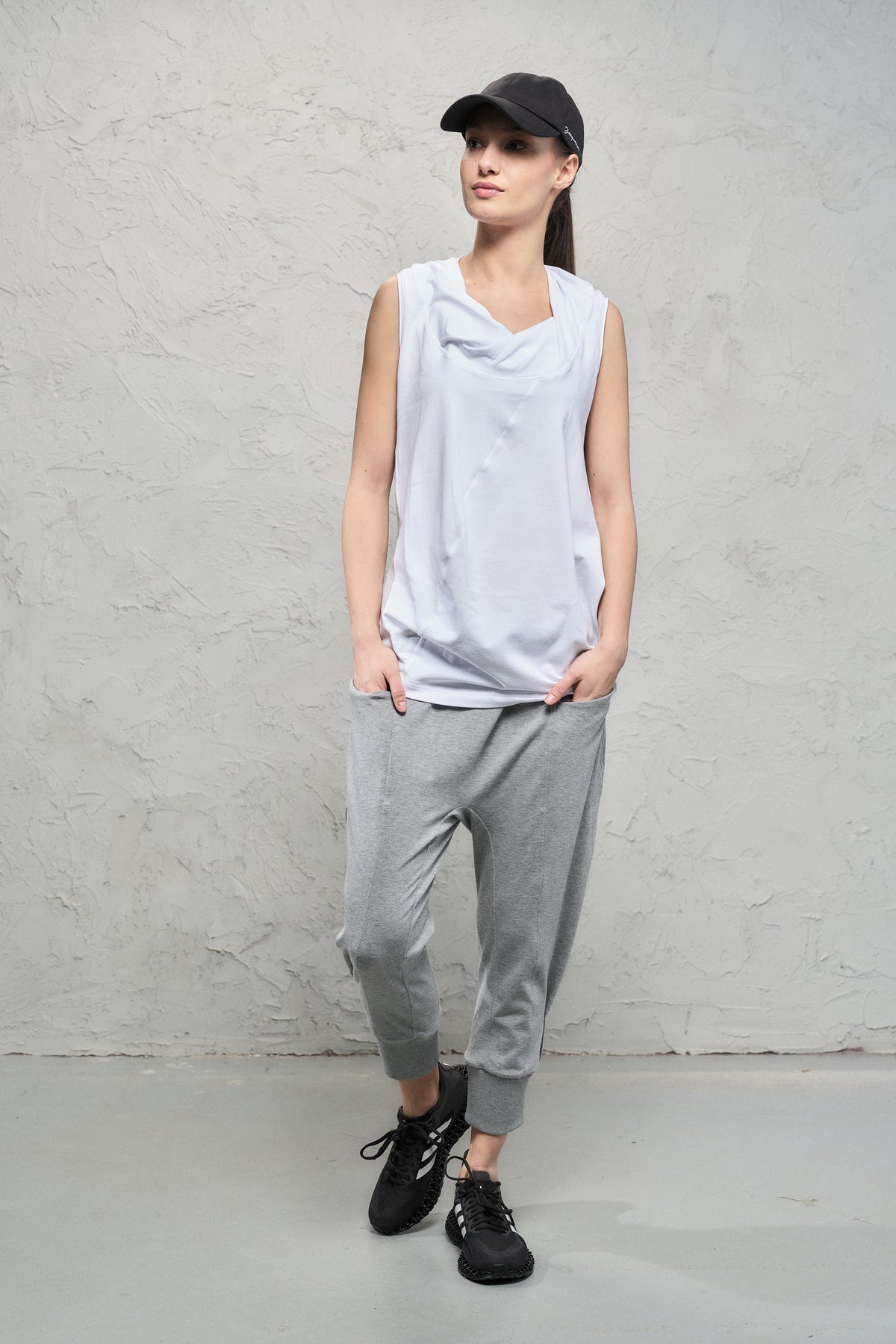 OLIVE GREEN YOGA CROPPED PANTS WITH POCKETS