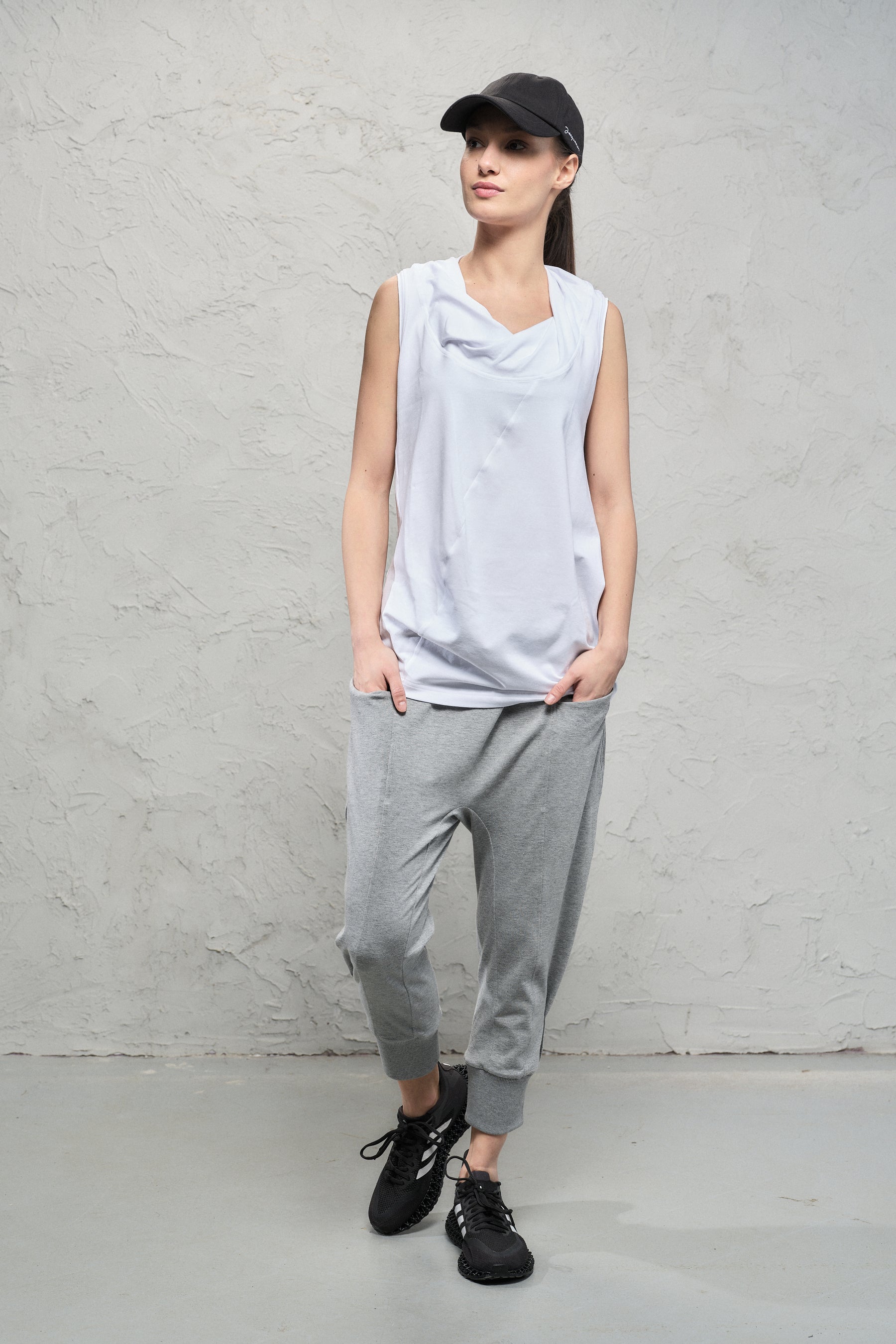 OLIVE GREEN YOGA CROPPED PANTS WITH POCKETS