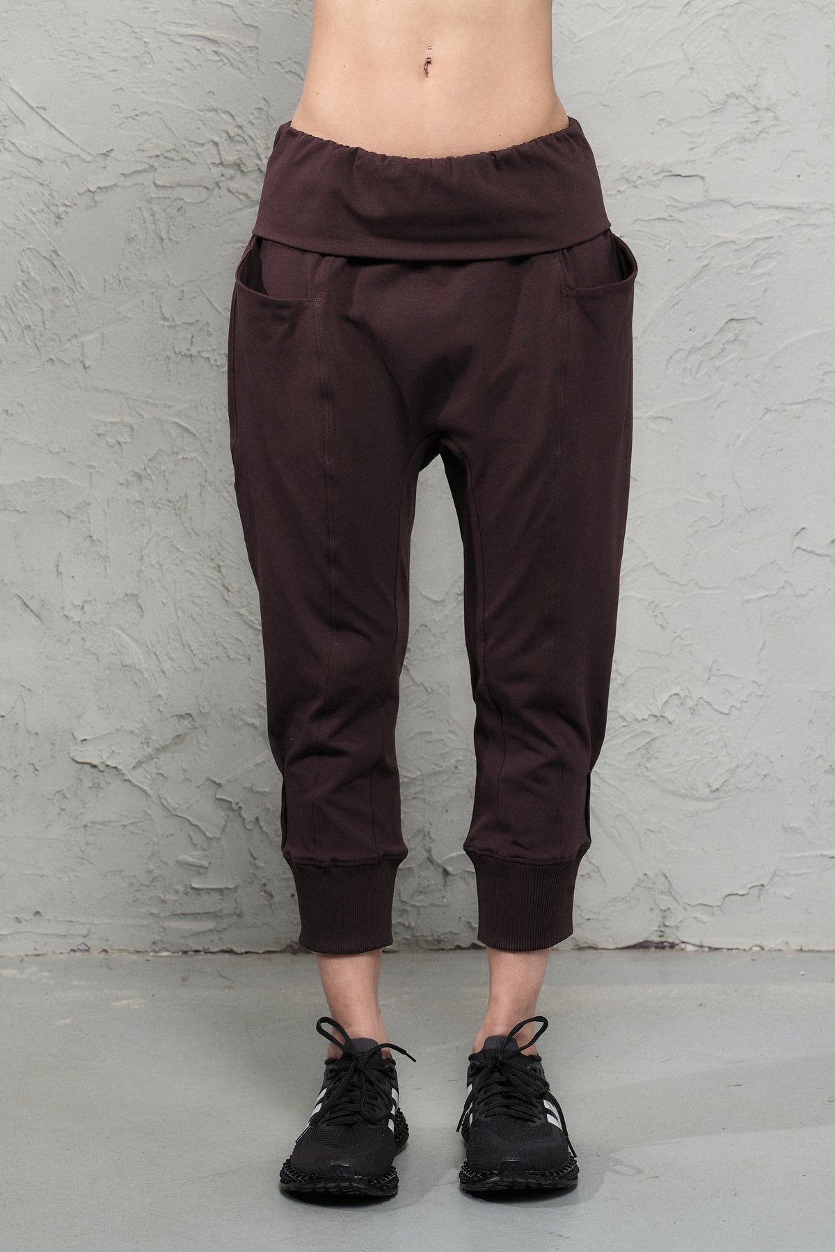 MUTED BORDO YOGA CROPPED PANTS WITH POCKETS