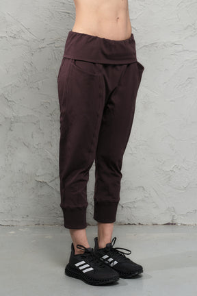 BLACK YOGA CROPPED PANTS WITH POCKETS