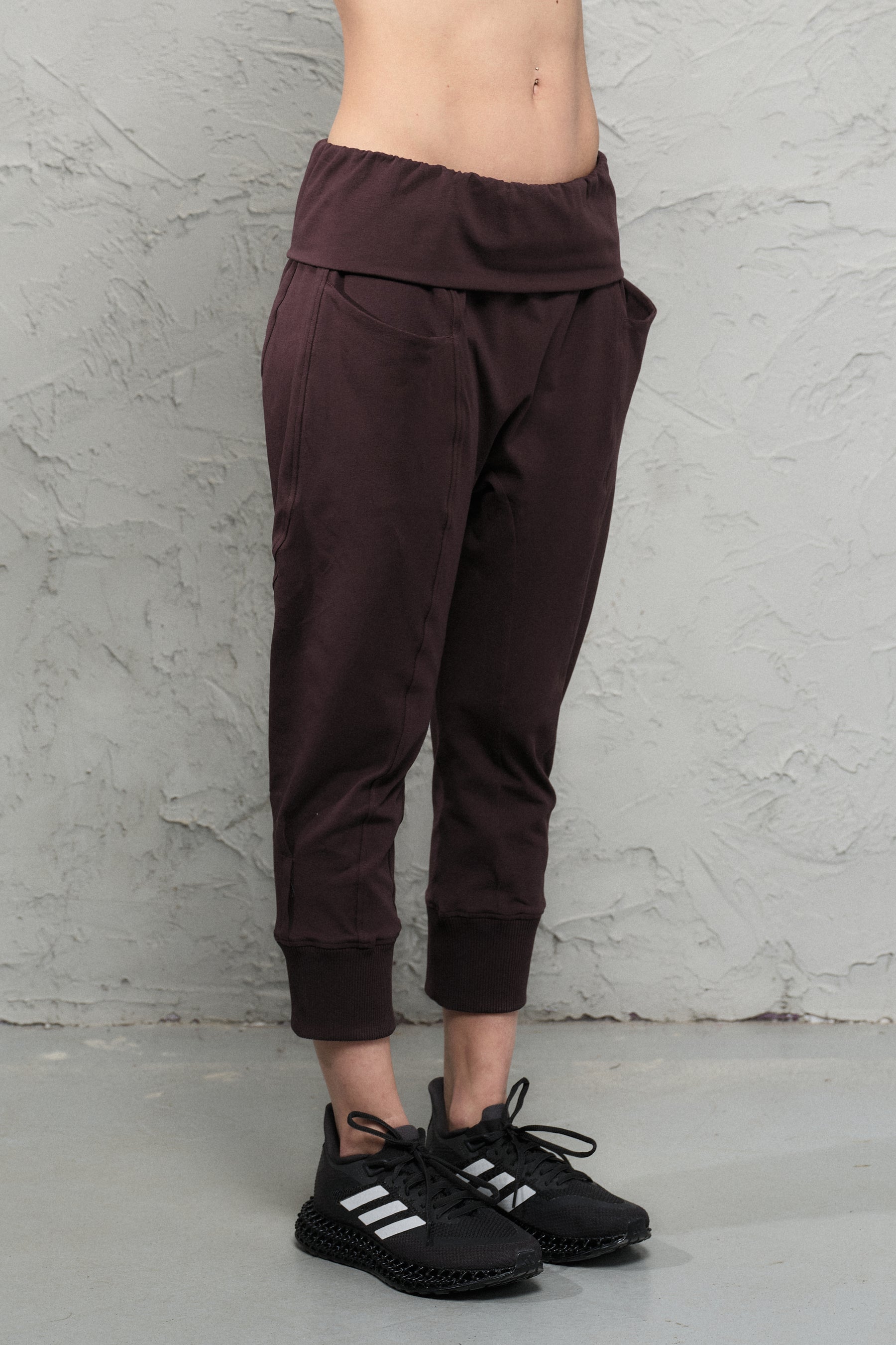 MUTED BORDO YOGA CROPPED PANTS WITH POCKETS