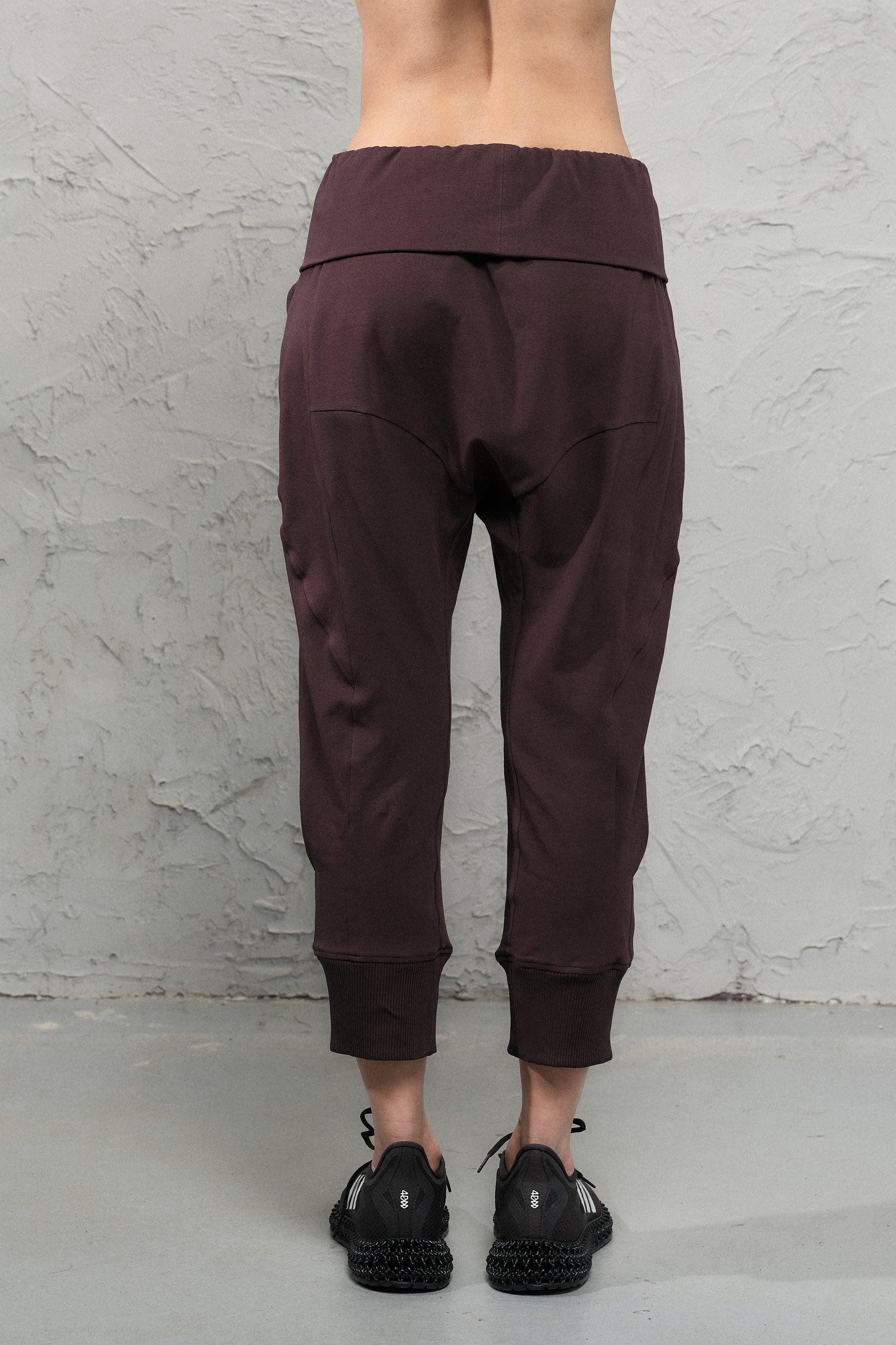 MUTED BORDO YOGA CROPPED PANTS WITH POCKETS